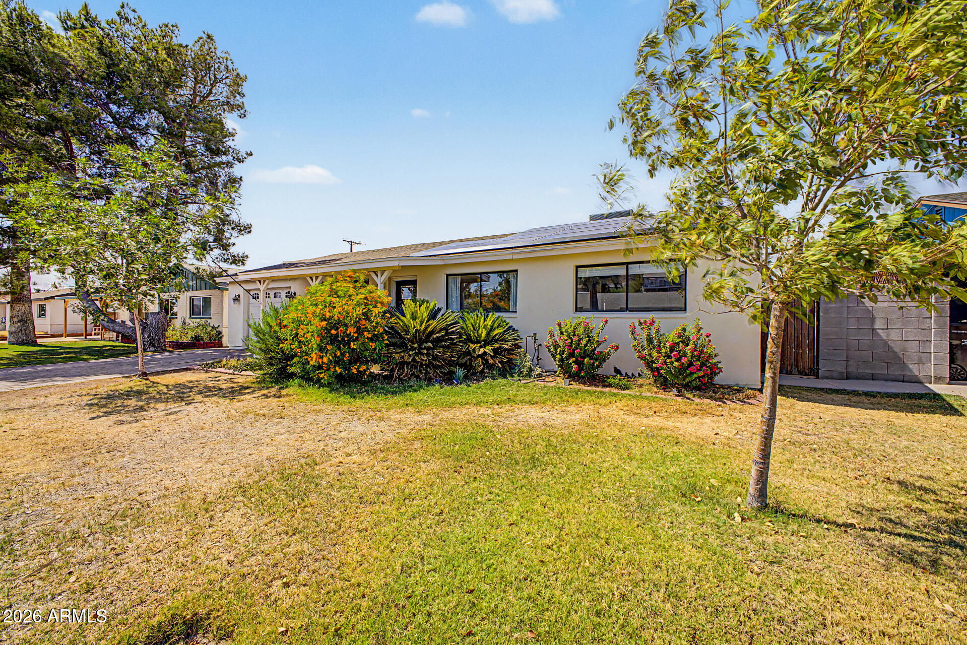 1118 E DIANA Avenue
