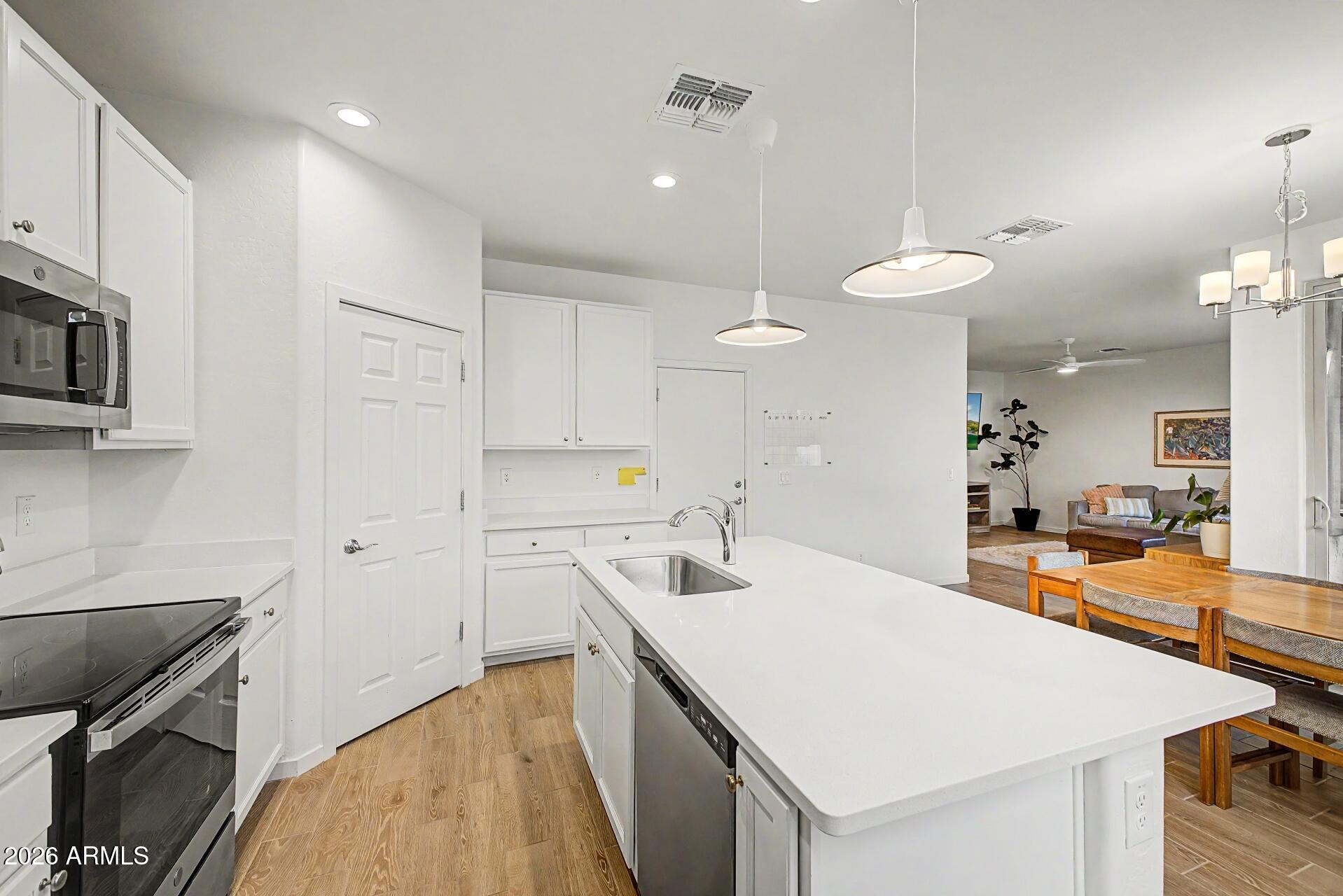EASTRIDGE MANOR - Residential