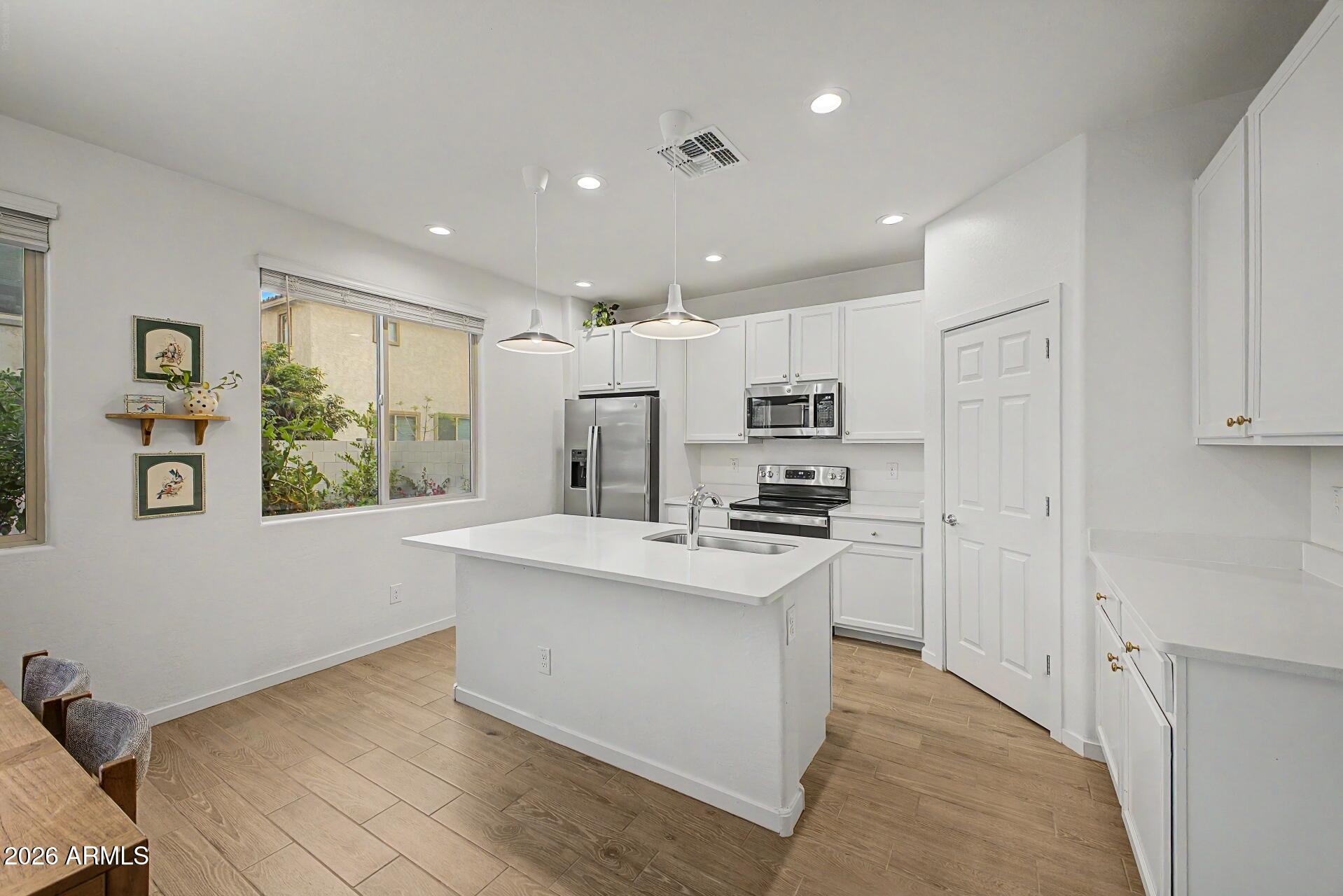 EASTRIDGE MANOR - Residential