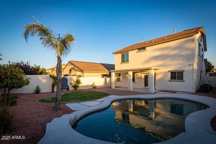 18606 W SUNNYSLOPE Lane