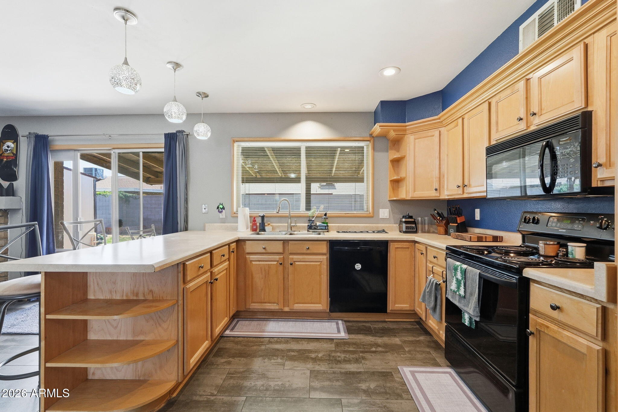 2421 E HILTON Avenue