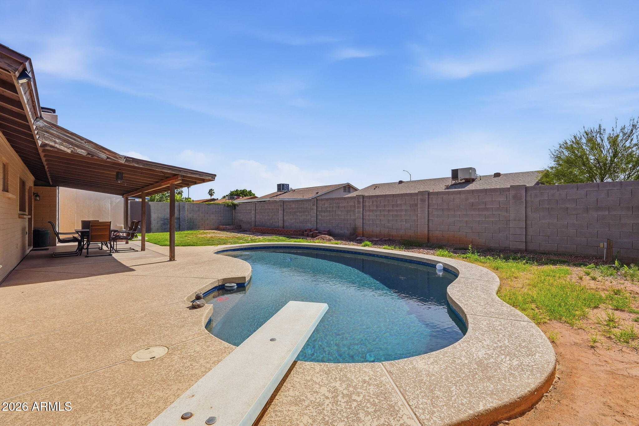 2421 E HILTON Avenue