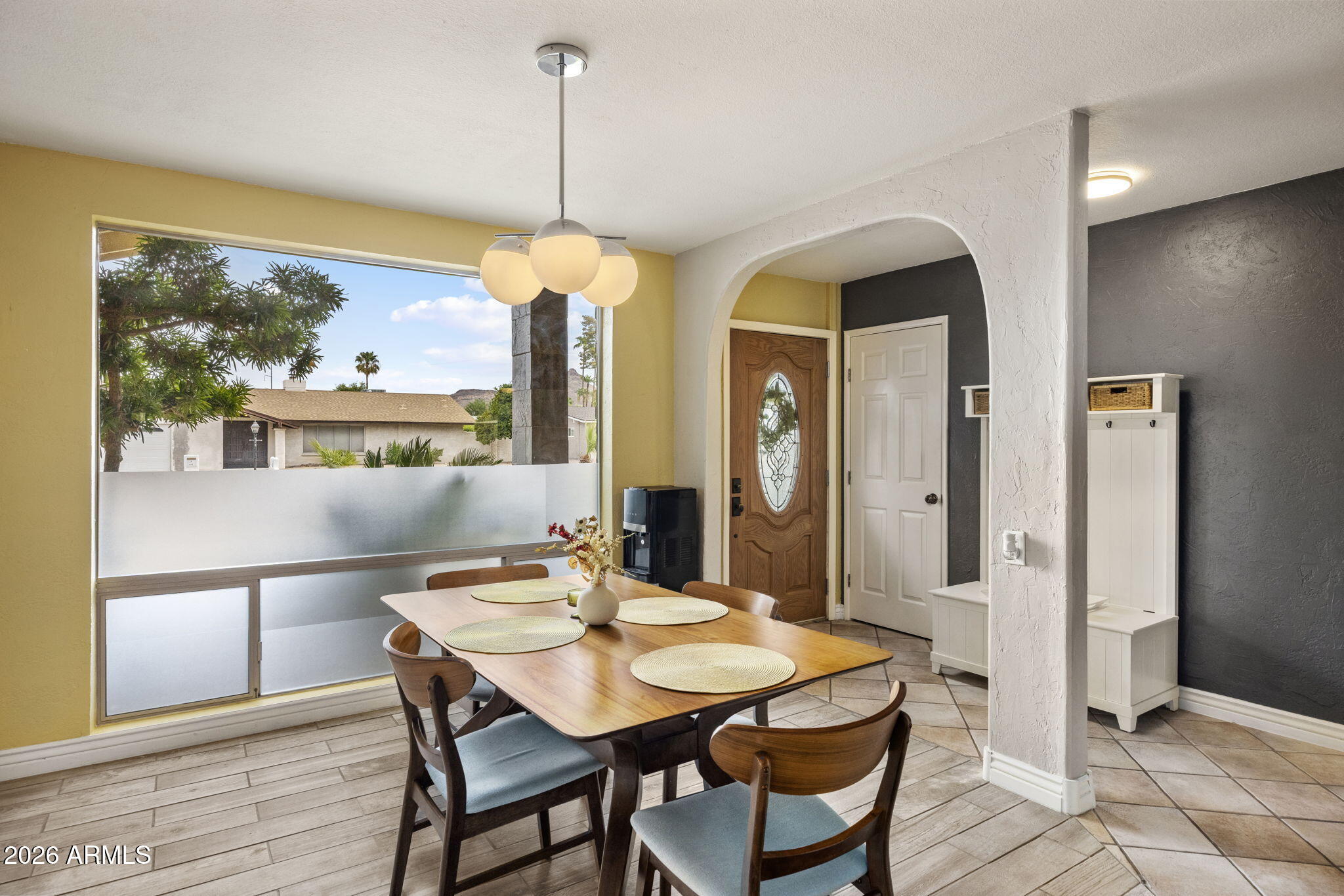 611 E CANTERBURY Lane