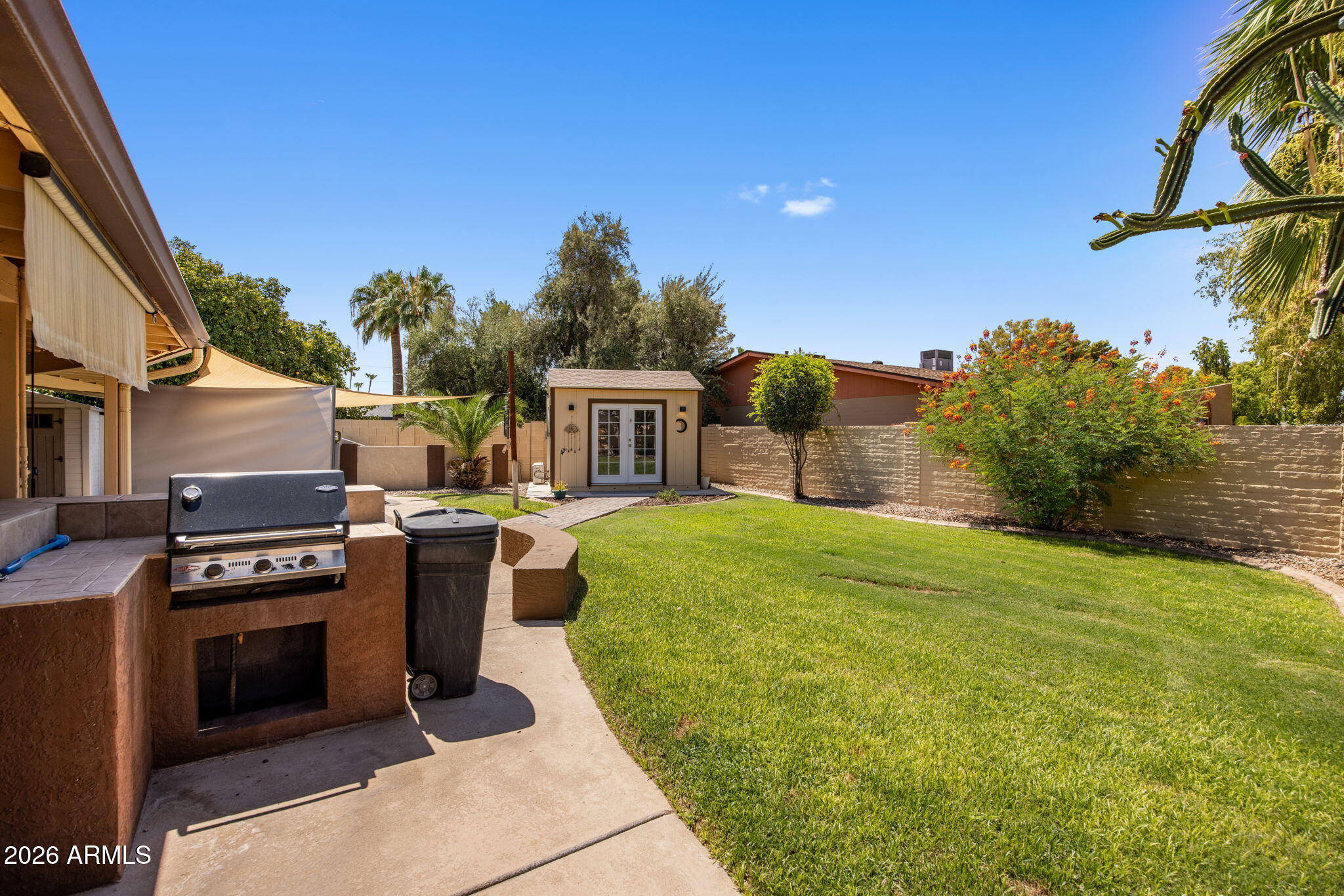 611 E CANTERBURY Lane