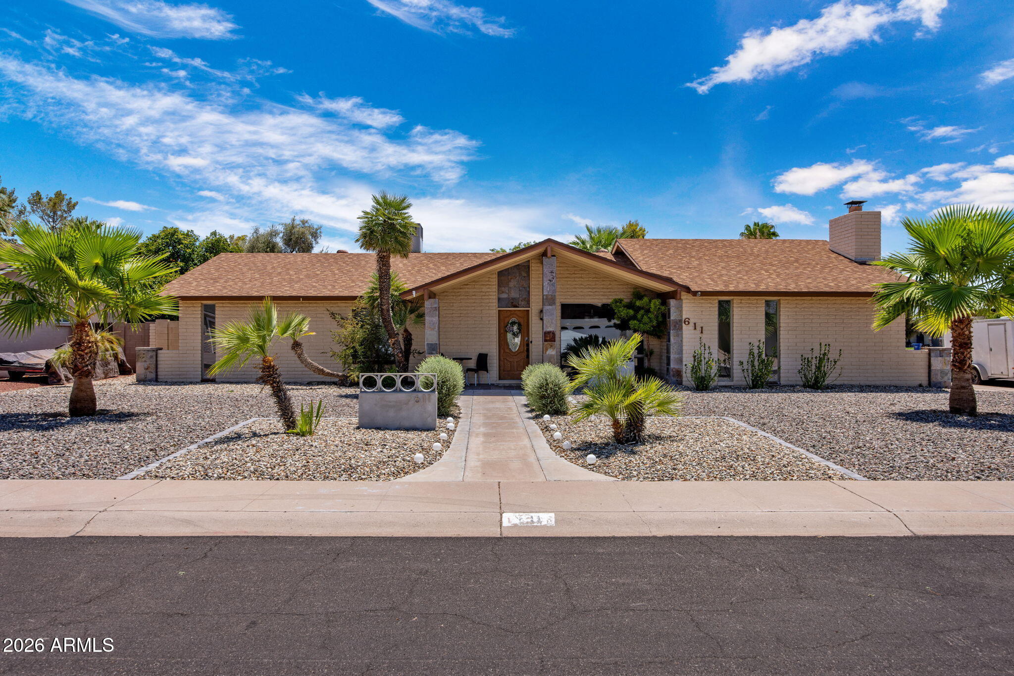611 E CANTERBURY Lane