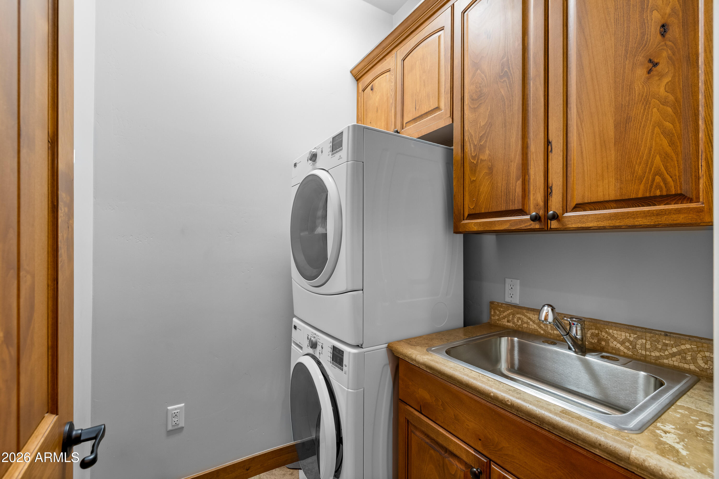 Flagstaff, Arizona, 86005, United States, 3 Bedrooms Bedrooms, ,2 BathroomsBathrooms,Residential,Active,2041563
