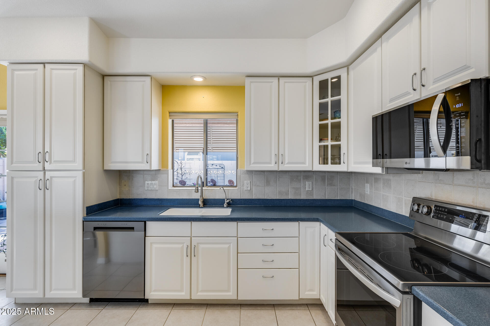 5325 E LINDSTROM Lane