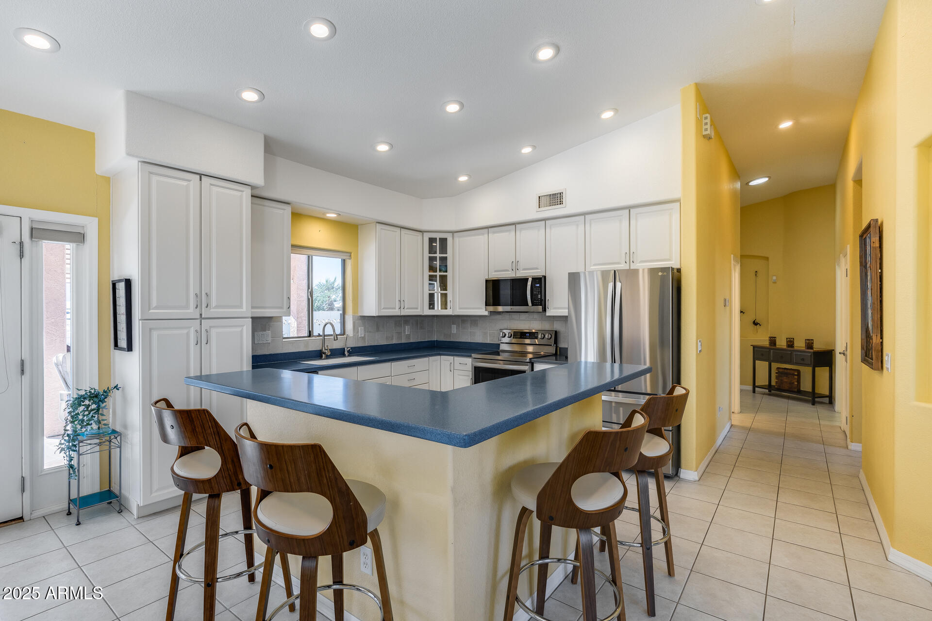 5325 E LINDSTROM Lane