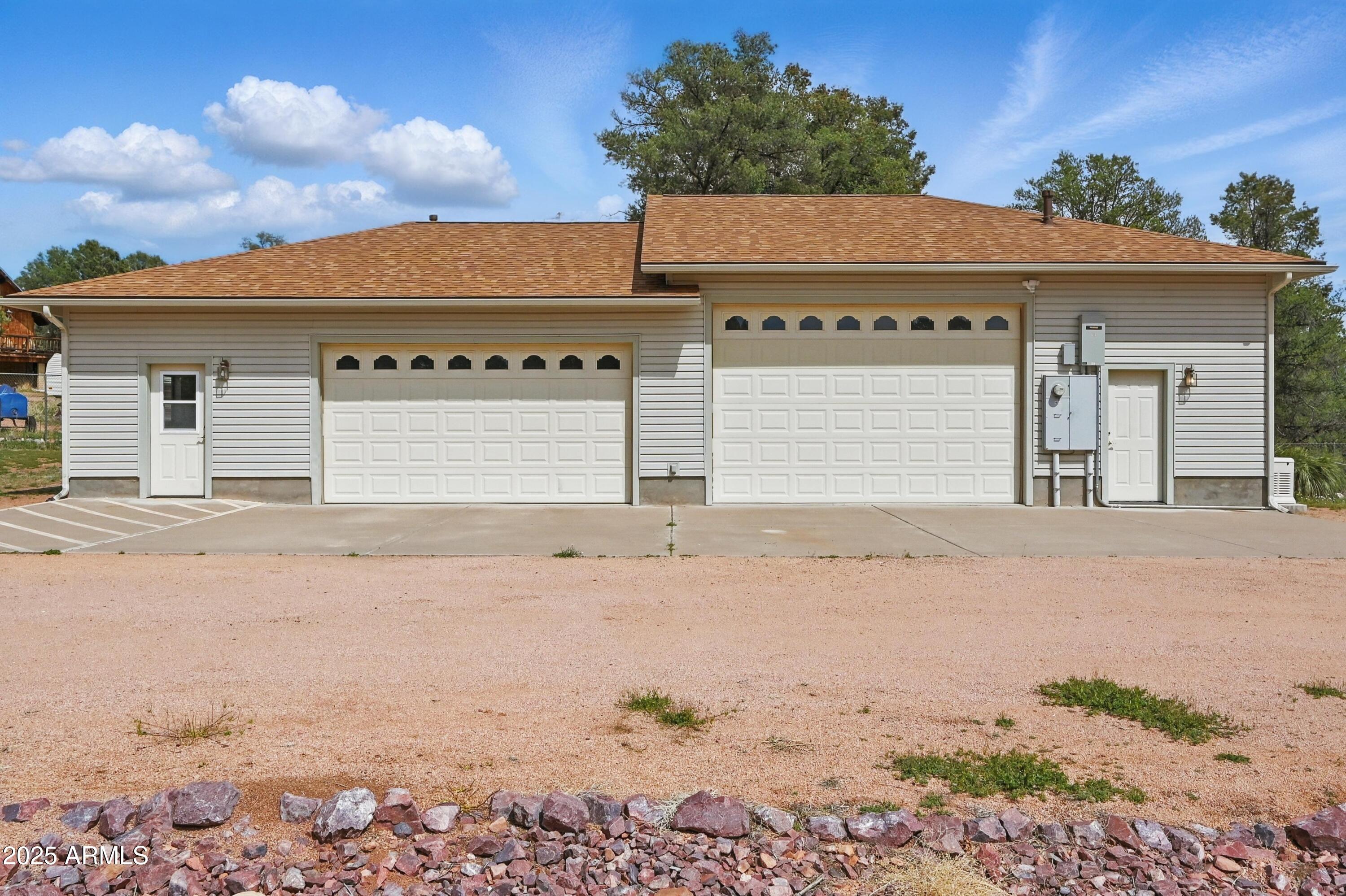 889 E DEALERS CHOICE Lane