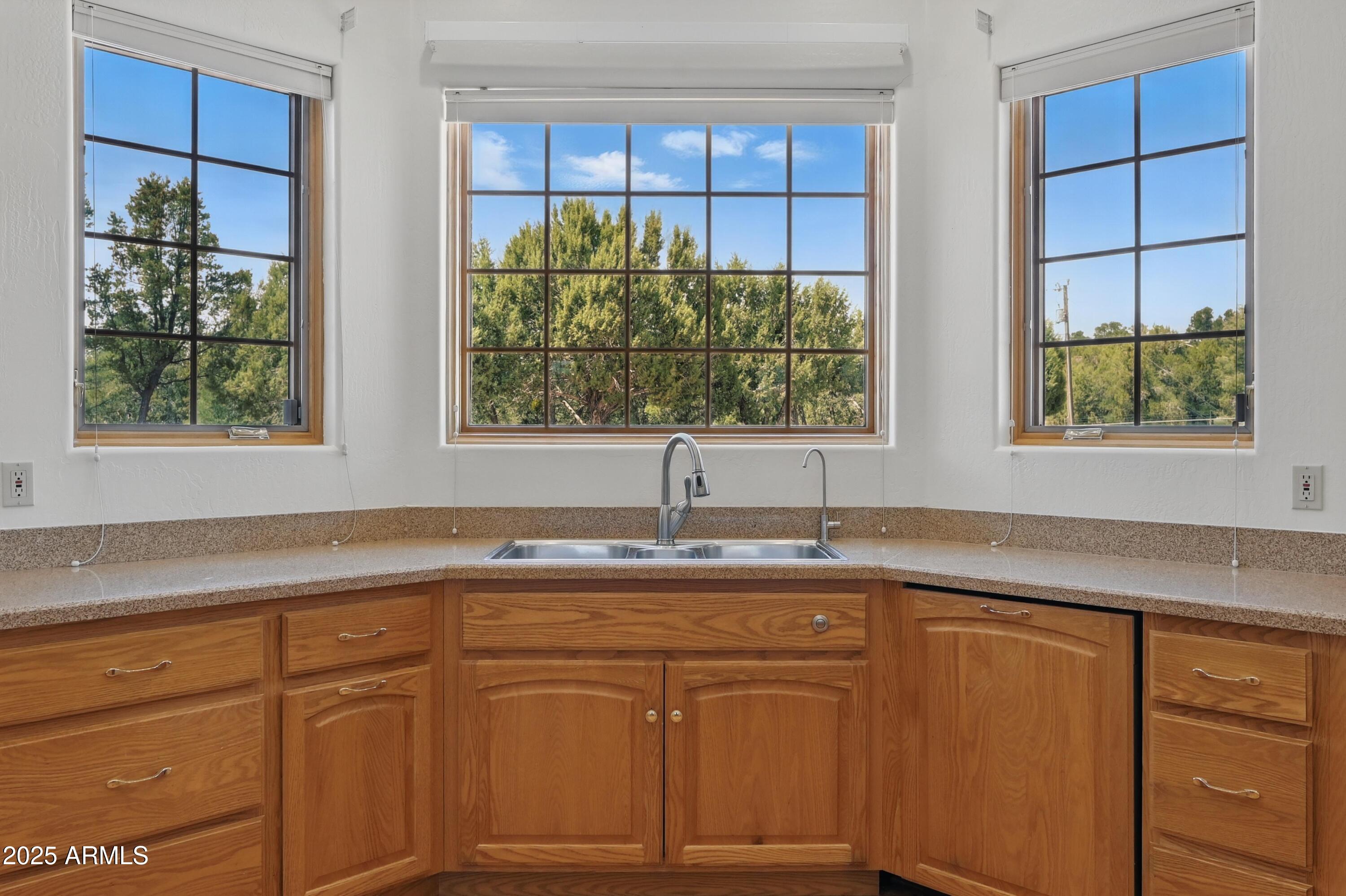 889 E DEALERS CHOICE Lane