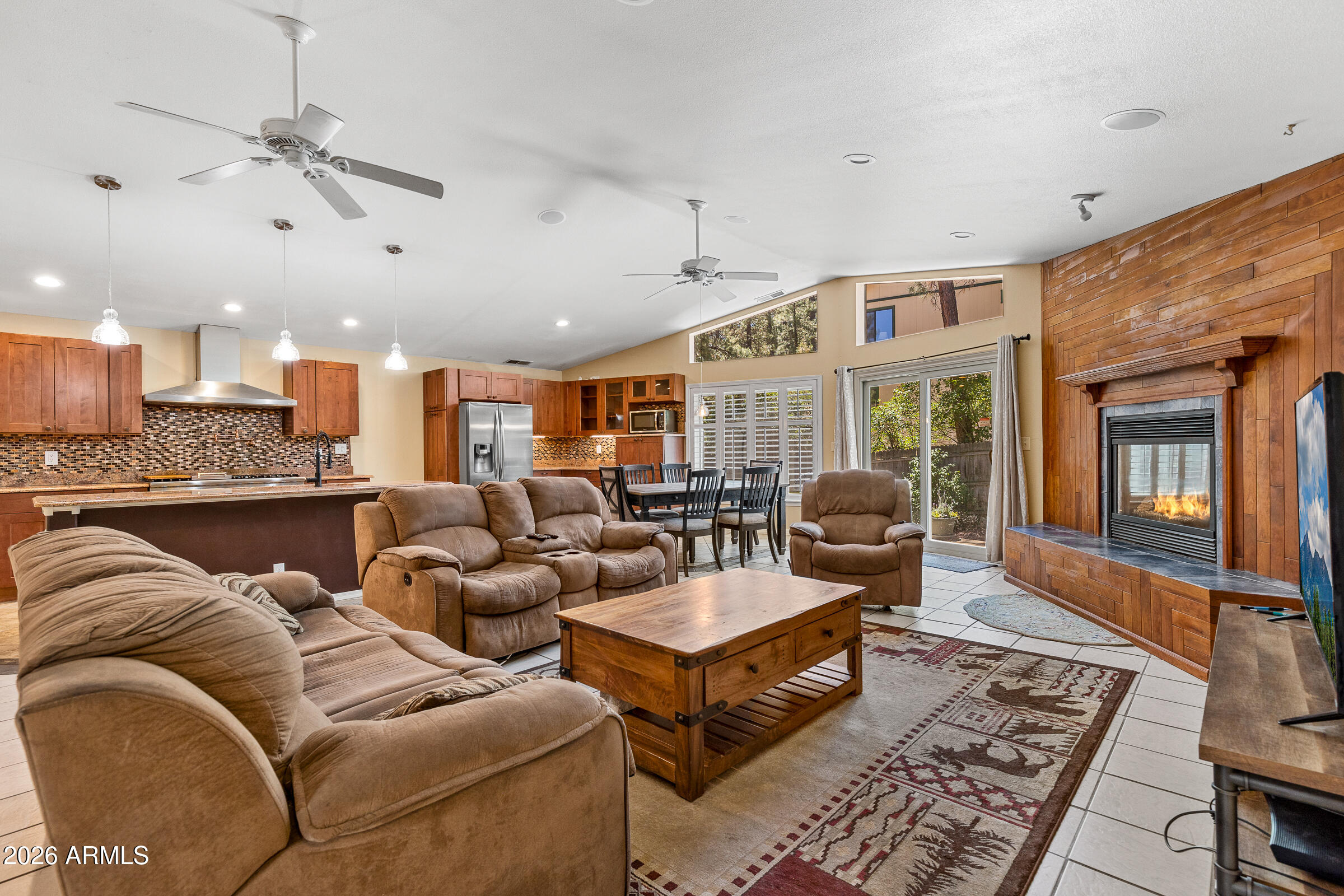 3155 S LINDSEY Loop