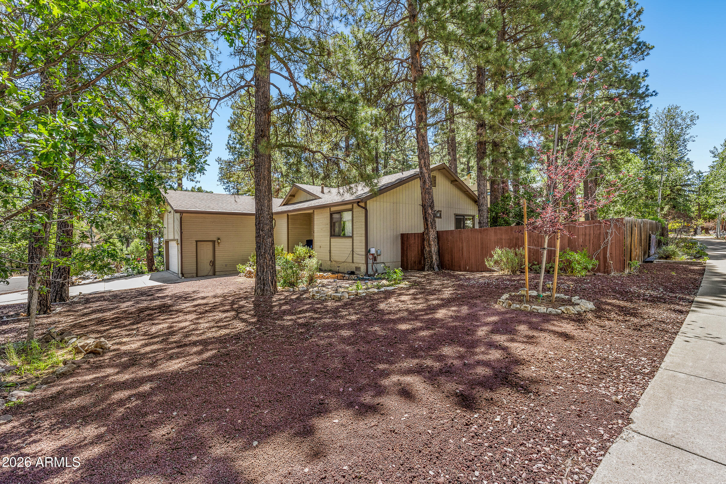 3155 S LINDSEY Loop