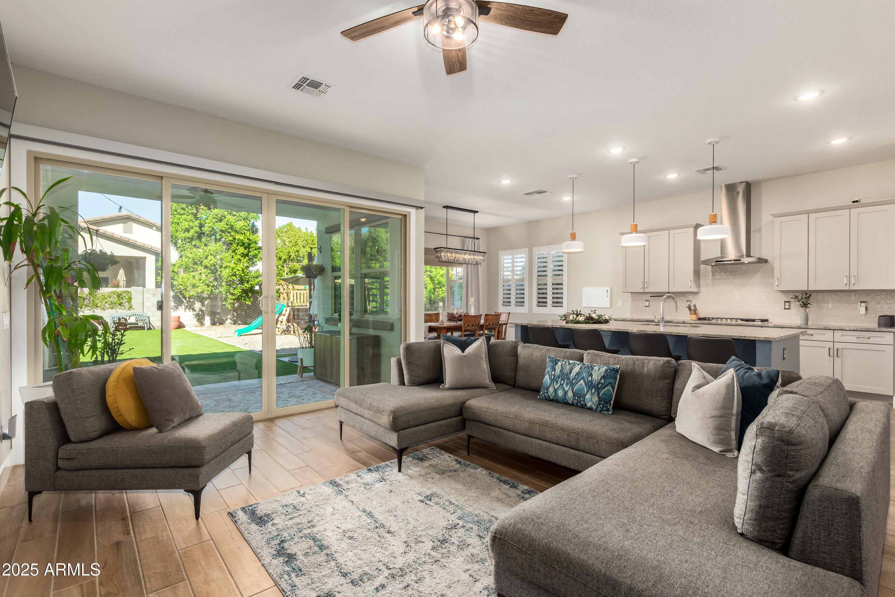 21164 W MINNEZONA Avenue