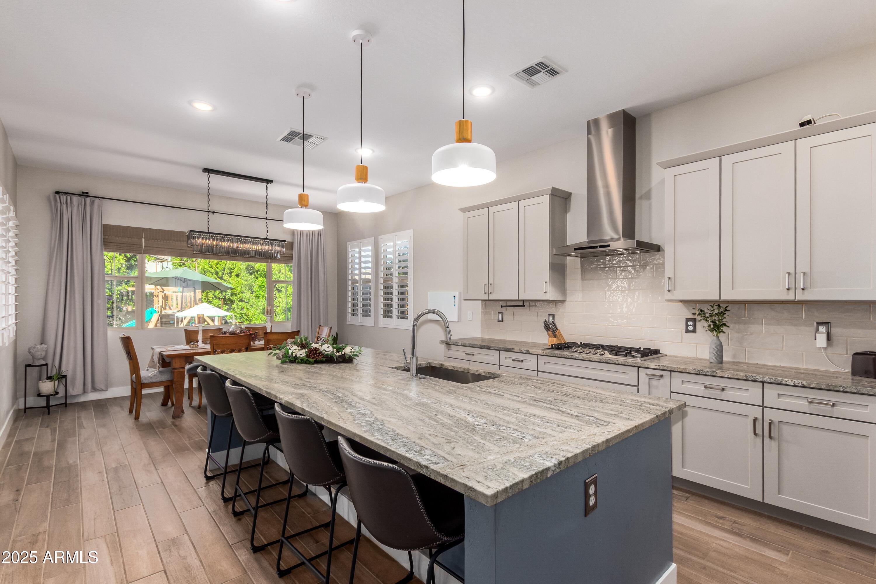 21164 W MINNEZONA Avenue