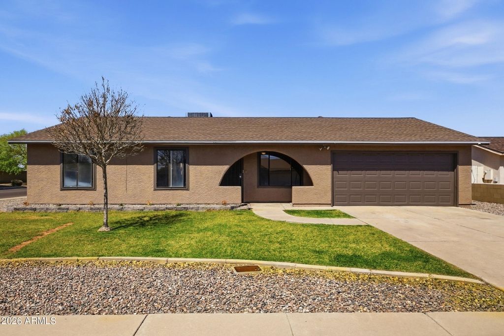 Photo of 8652 W Heatherbrae Drive, Phoenix, AZ 85037 (MLS # 7000393)