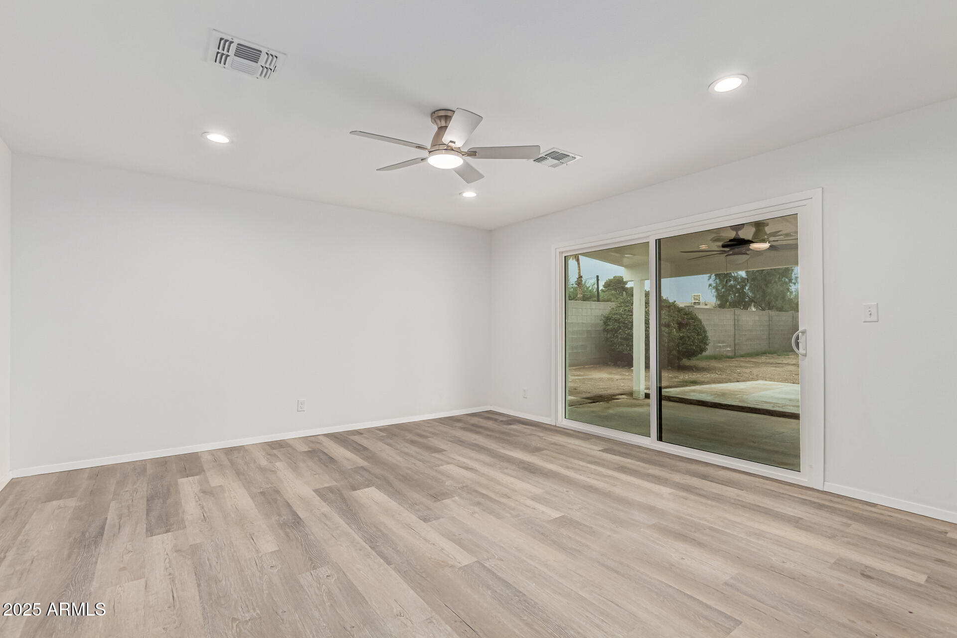 2838 E Sylvia Street