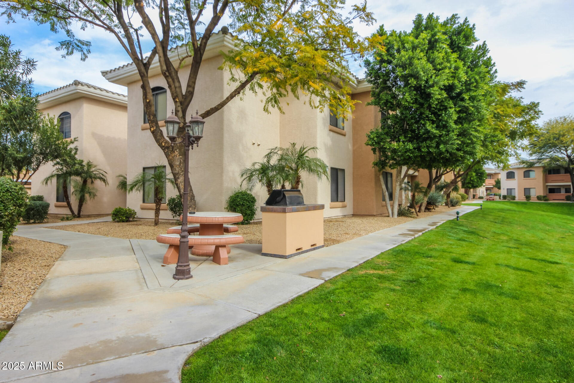 10030 W INDIAN SCHOOL Road 111