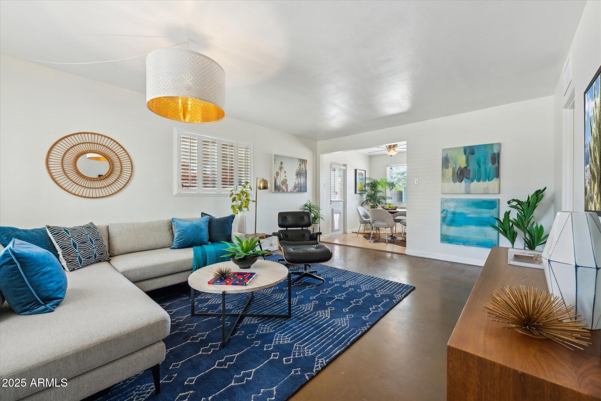 2015 W WELDON Avenue