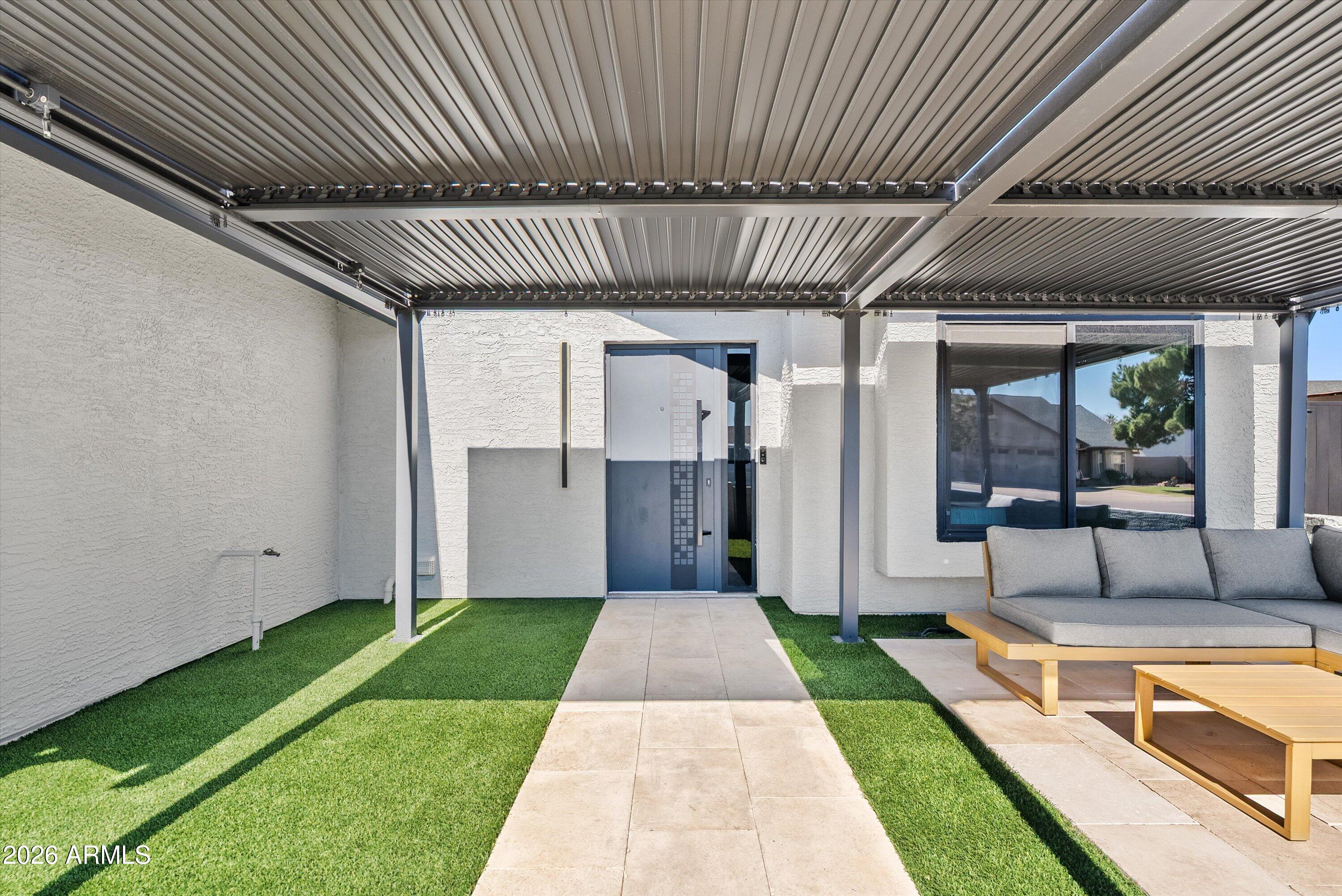 3026 E Leland Street