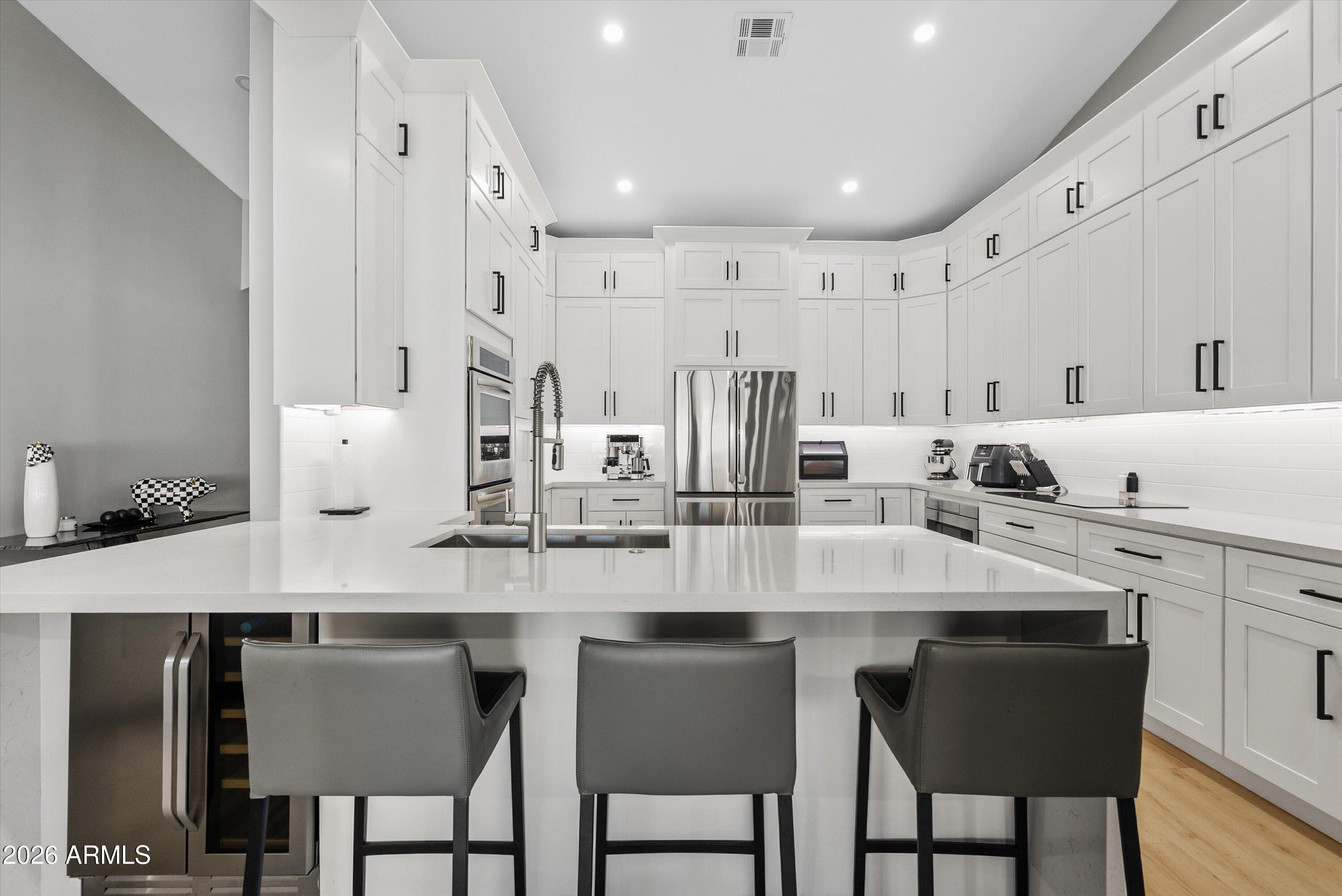 3026 E Leland Street