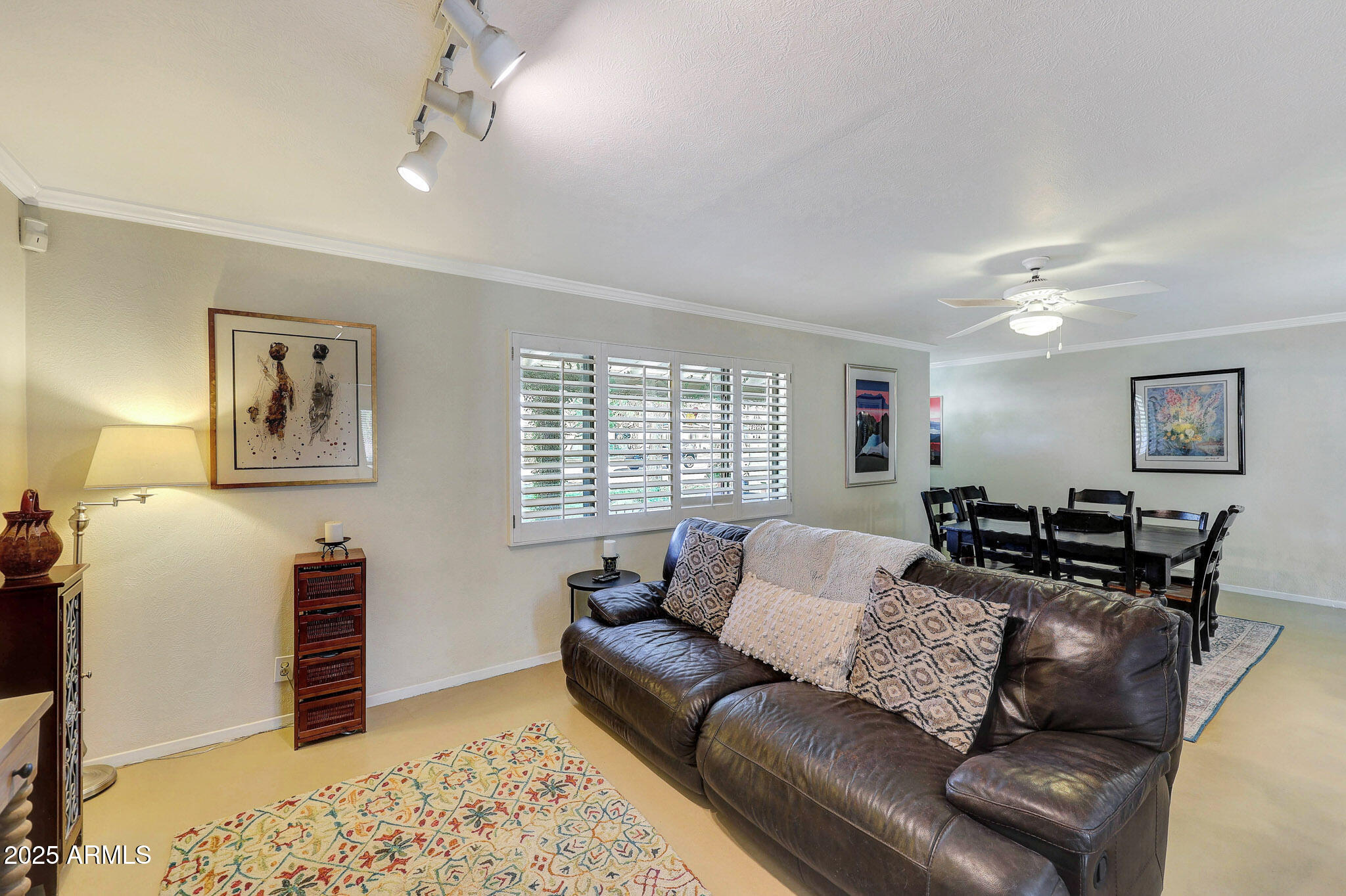 609 E WINTER Drive