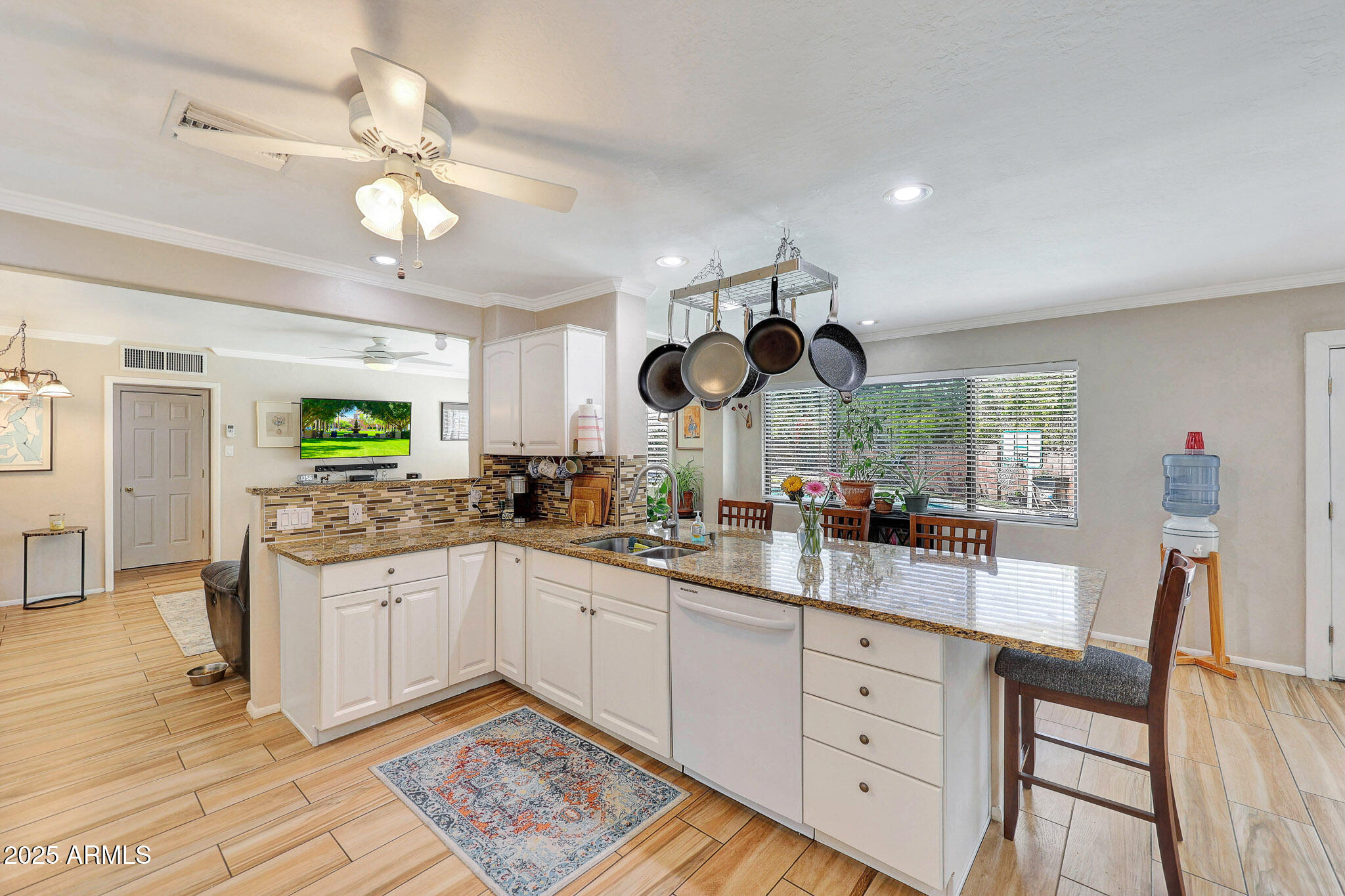 609 E WINTER Drive