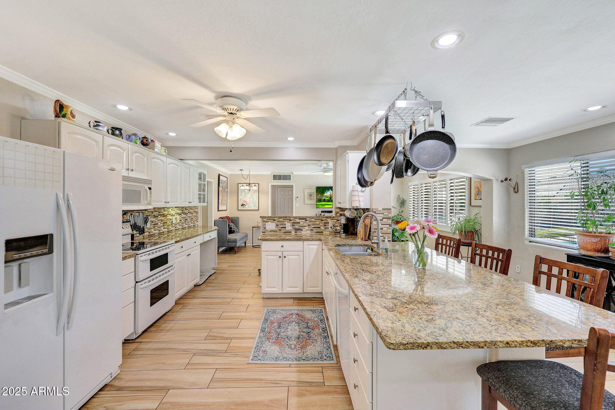 609 E WINTER Drive