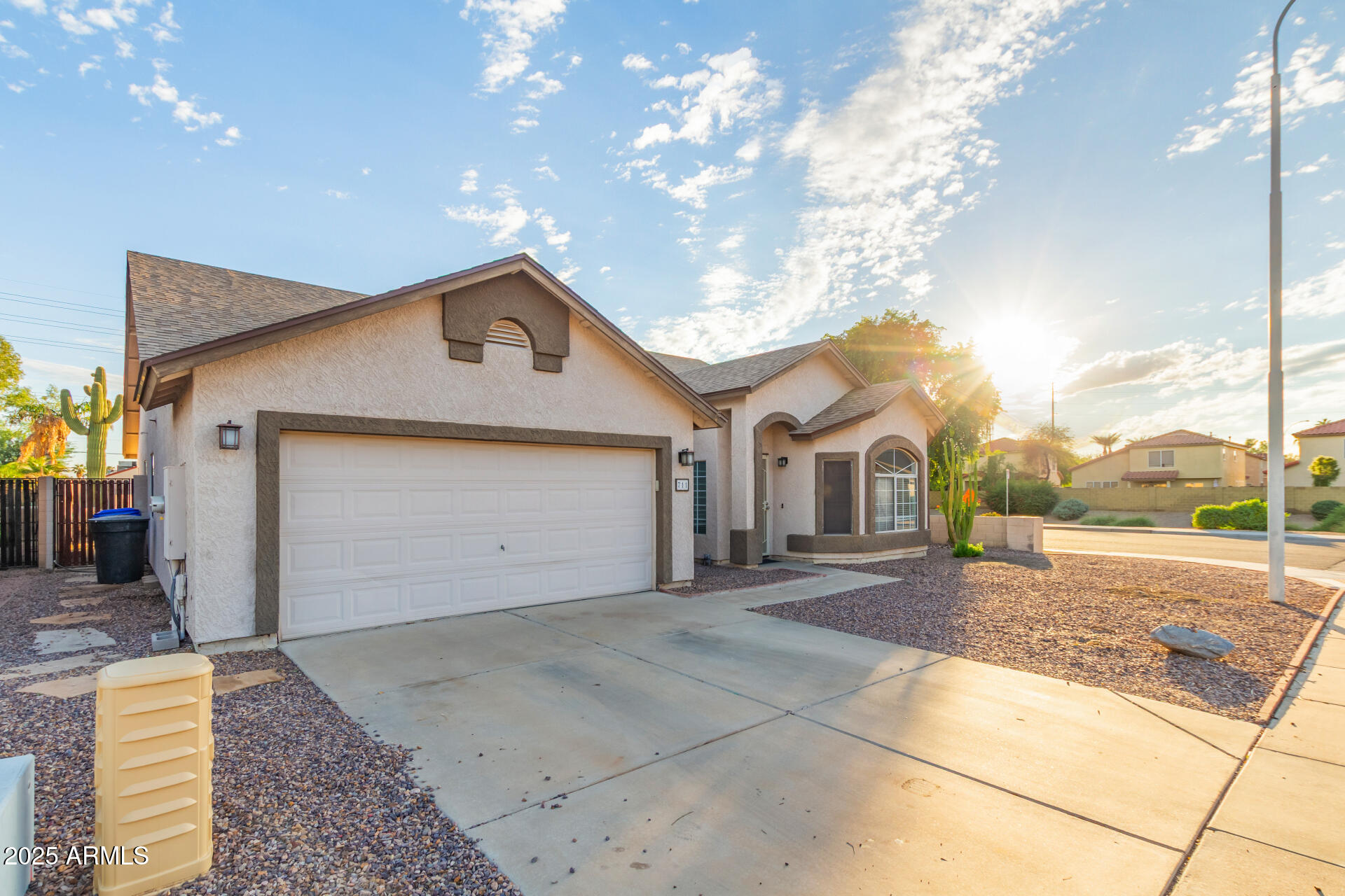 711 E LOS ARBOLES Court