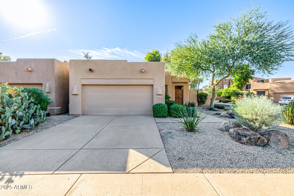 Photo of 8323 E Las Estancias Street, Scottsdale, AZ 85250 (MLS # 6946254)