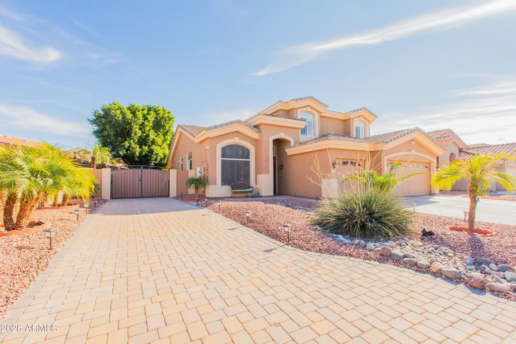Photo of 15469 N 13th Avenue, Phoenix, AZ 85023 (MLS # 7002046)