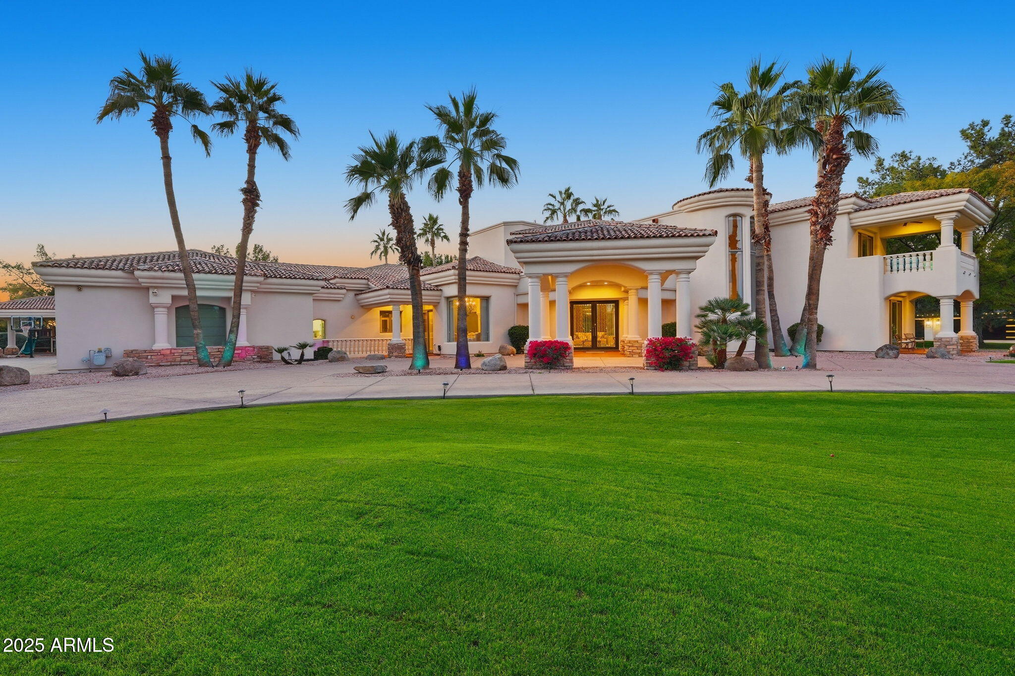 6 E OAKWOOD HILLS Drive