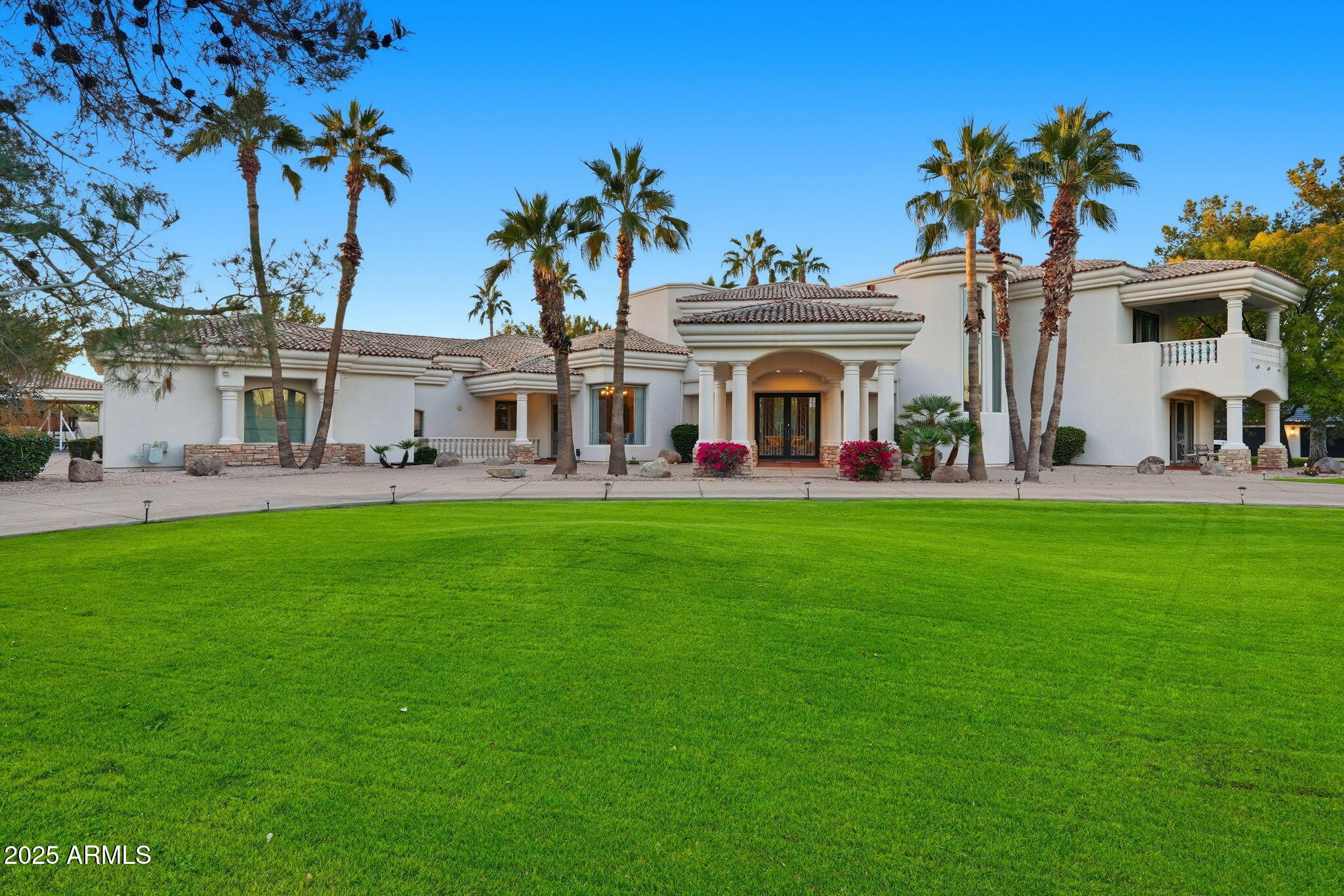 6 E OAKWOOD HILLS Drive