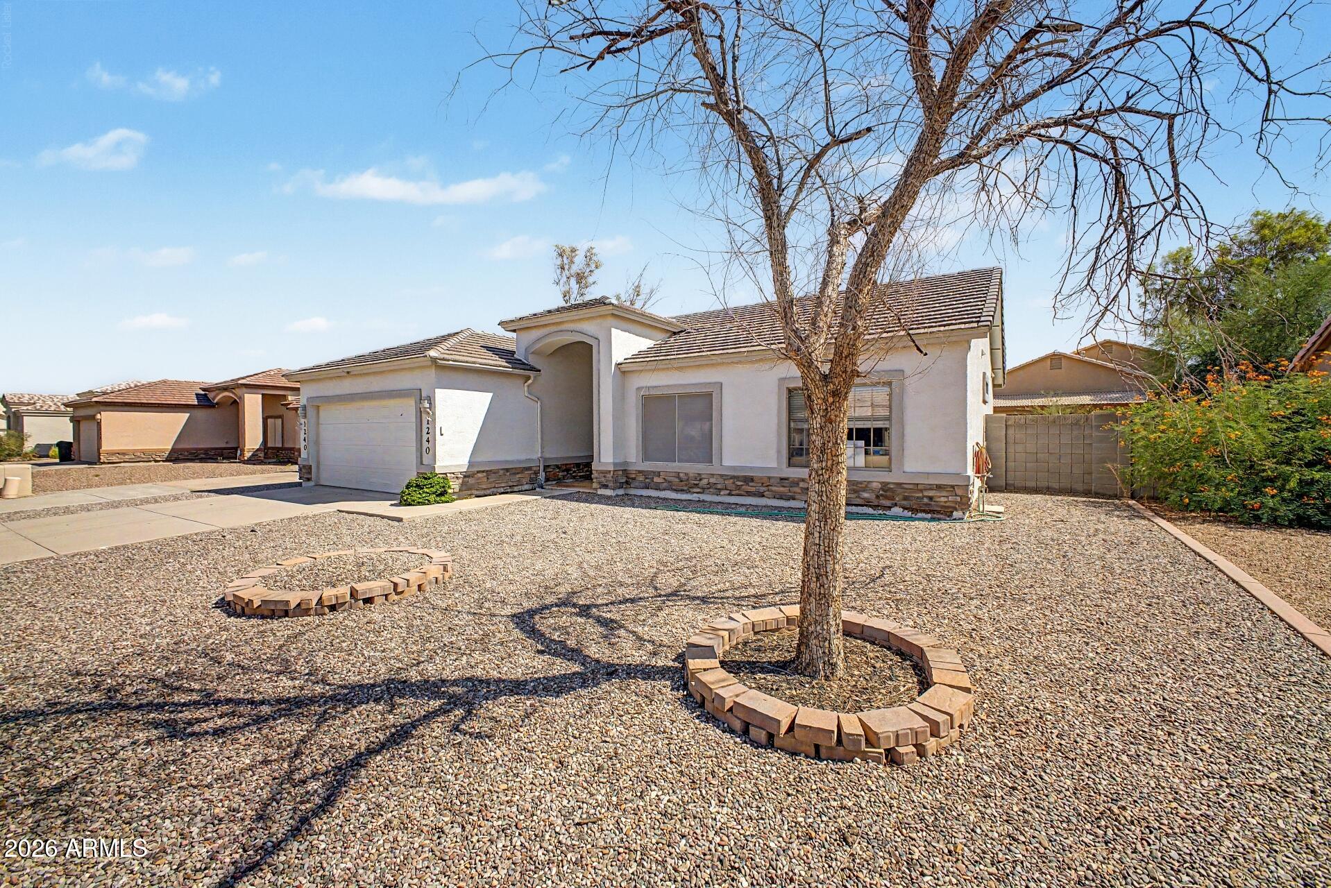 1240 E MELROSE Loop