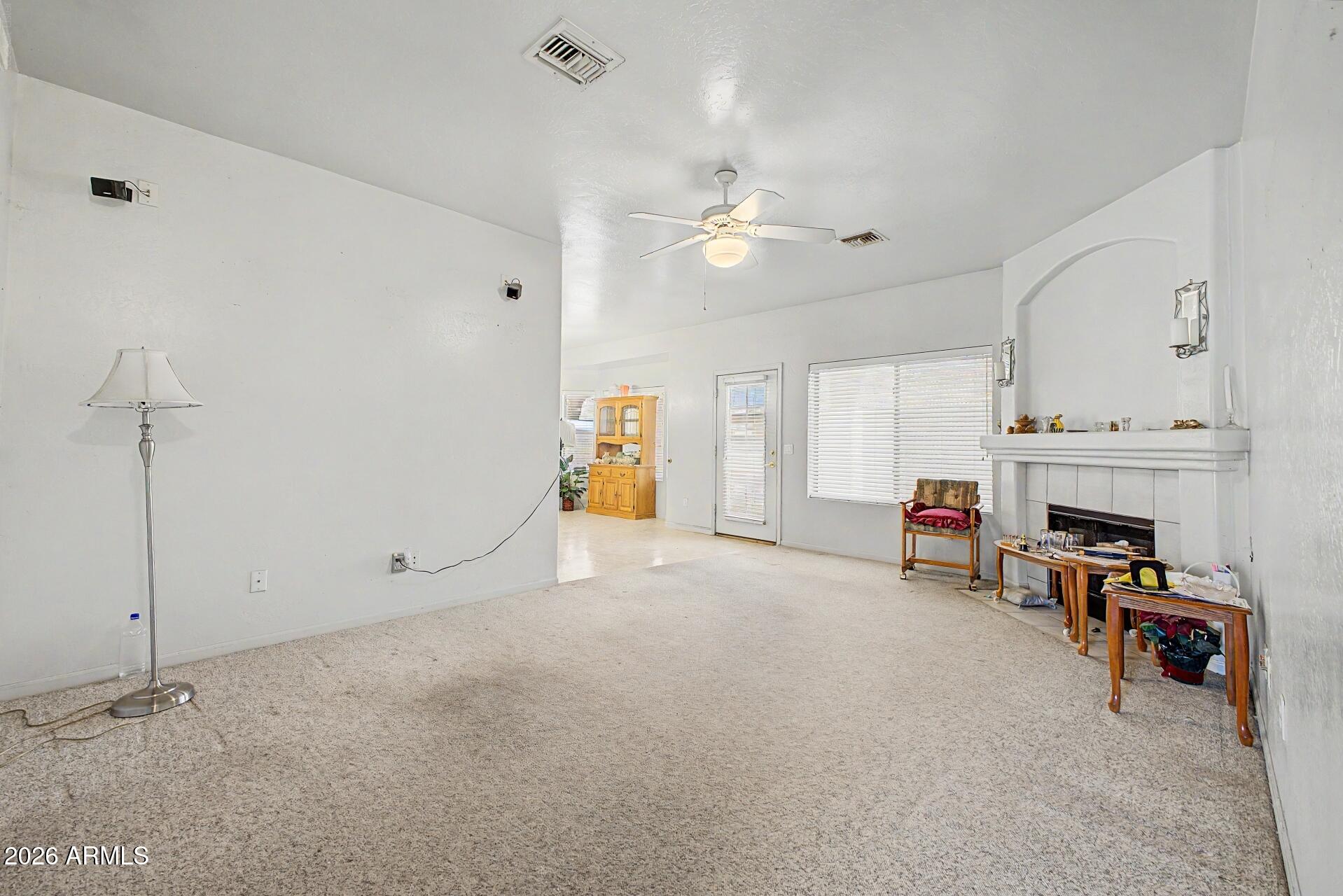 1240 E MELROSE Loop