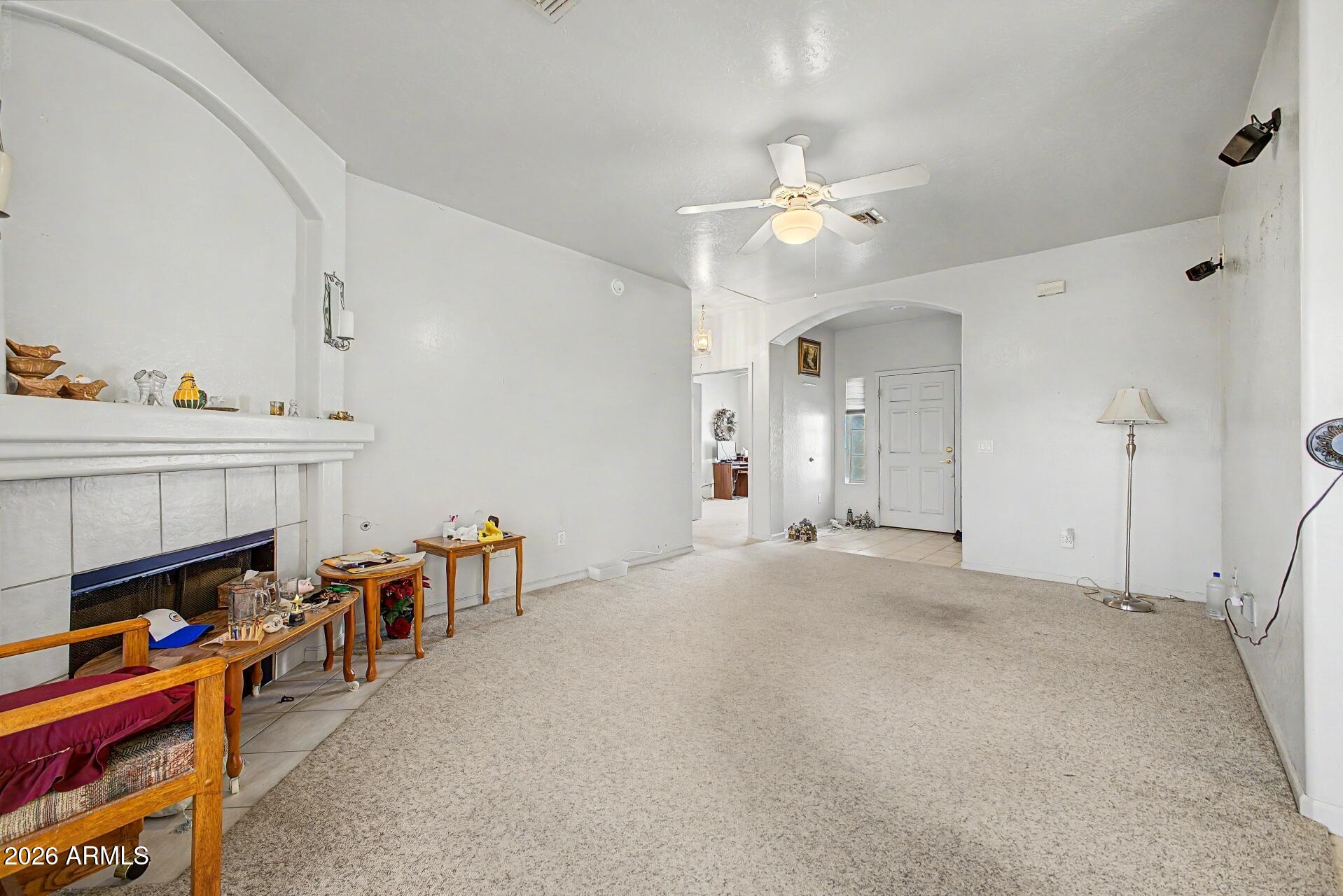 1240 E MELROSE Loop