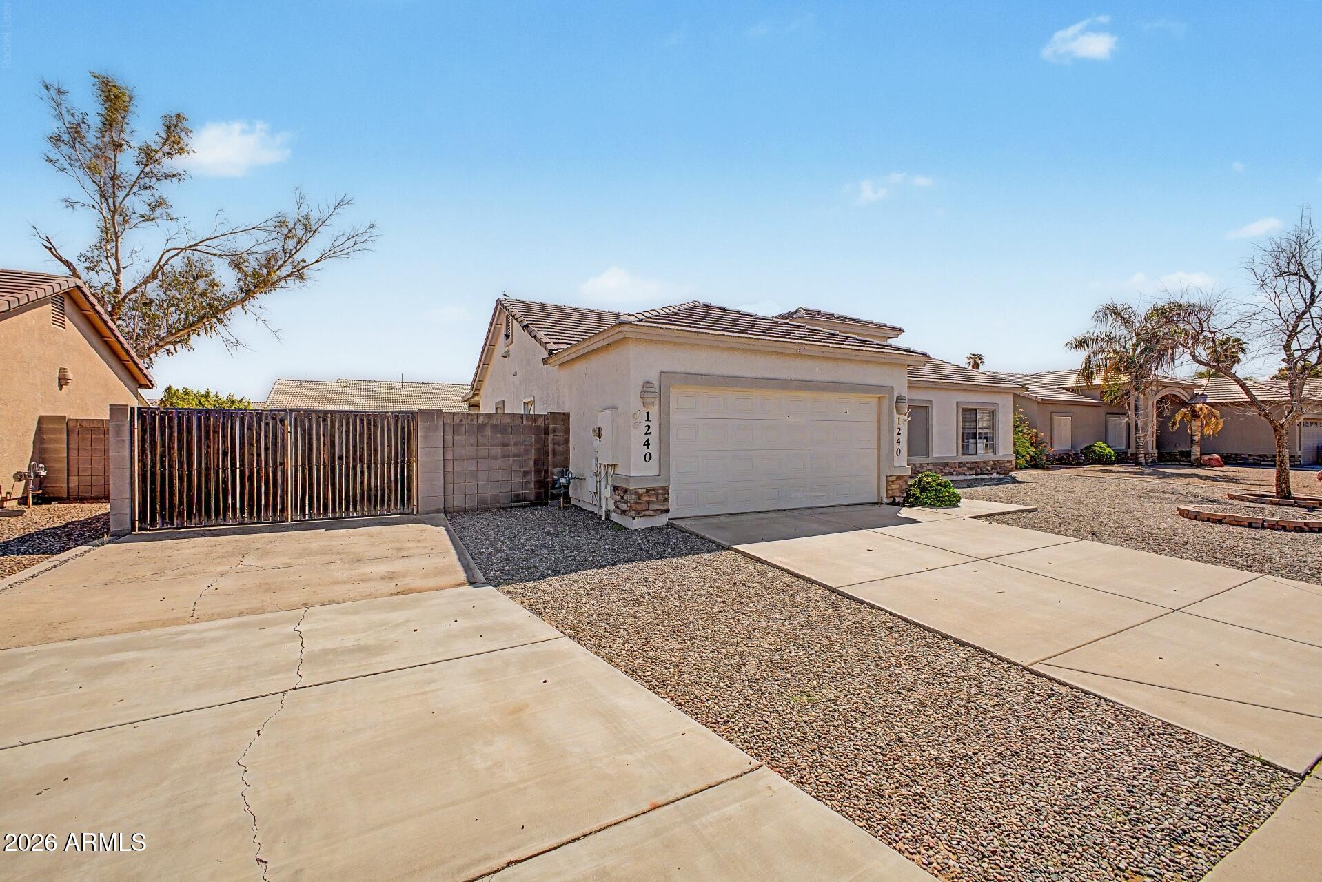1240 E MELROSE Loop