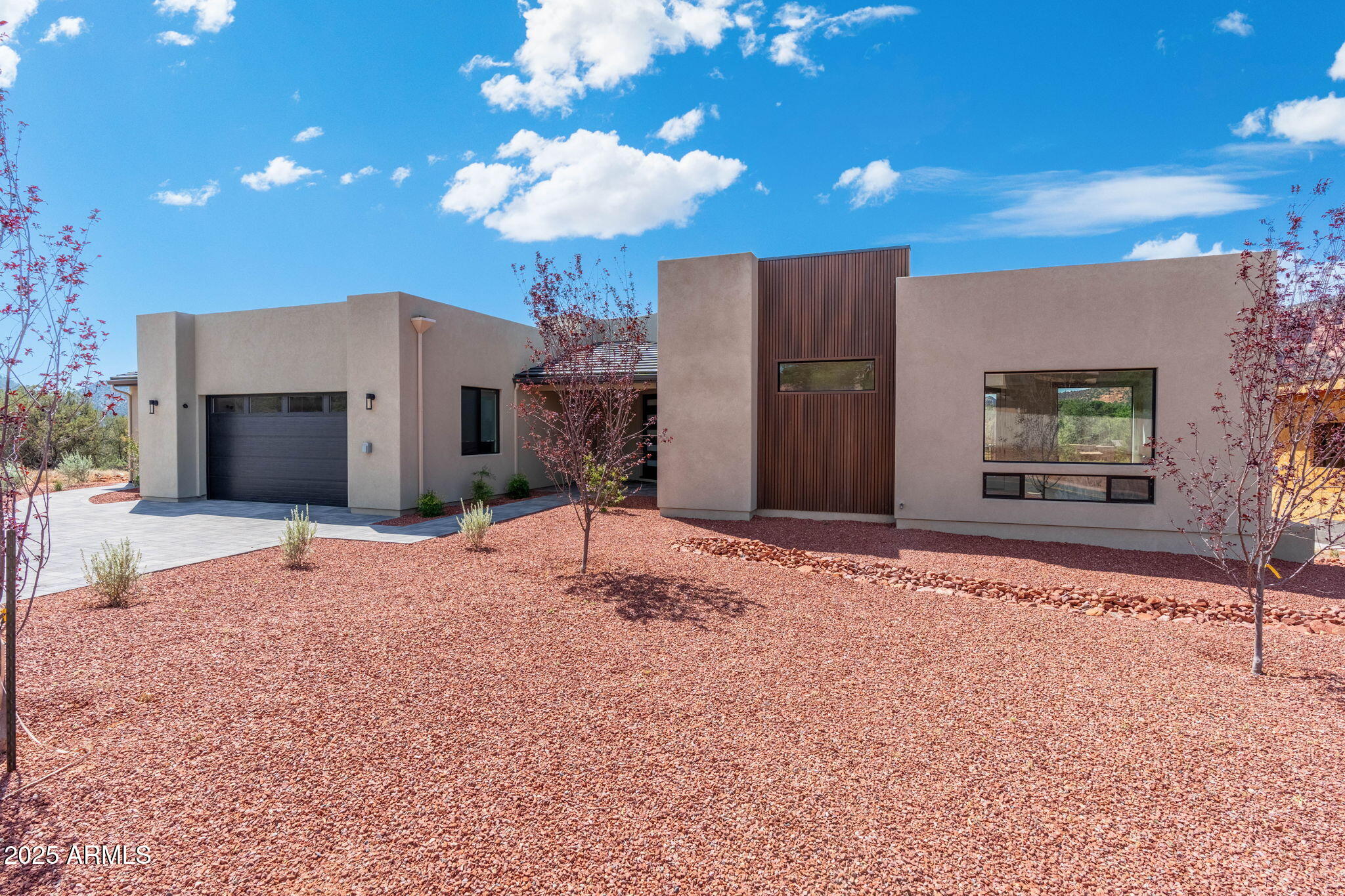 327 SUNCLIFFE Drive