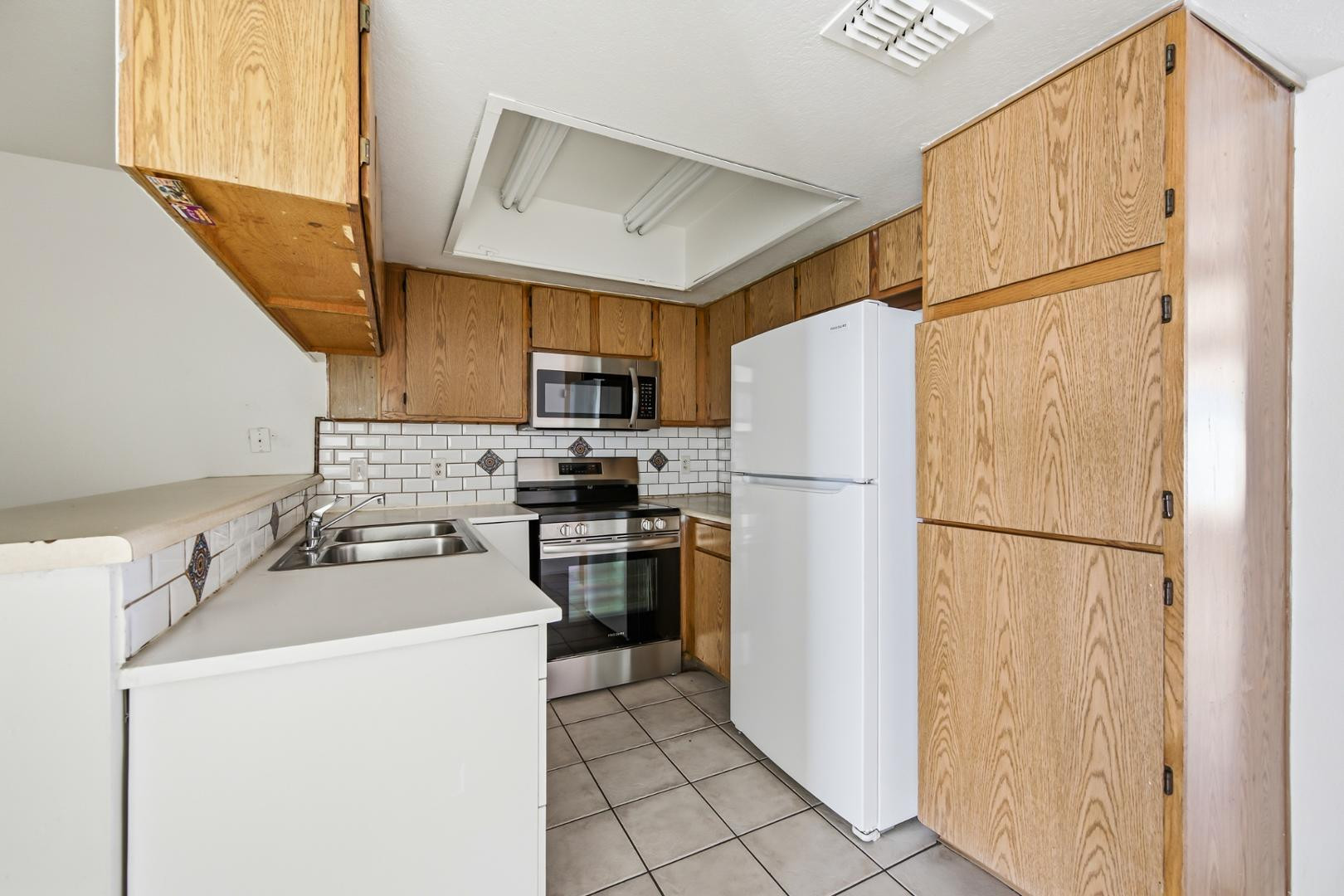 559 S Lesueur Street 3