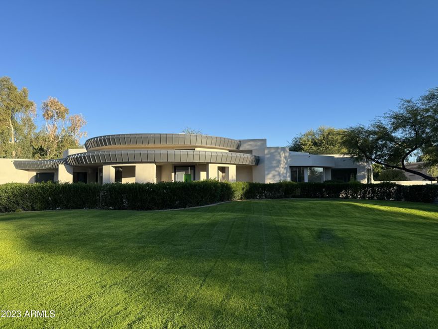 Investor special retro modern home on an incredible lot. Amazing floor plan just needs a bit of updating. Home has a newer roof and interior/exterior paint. Great deal for an end user or investor who wants a value add property.