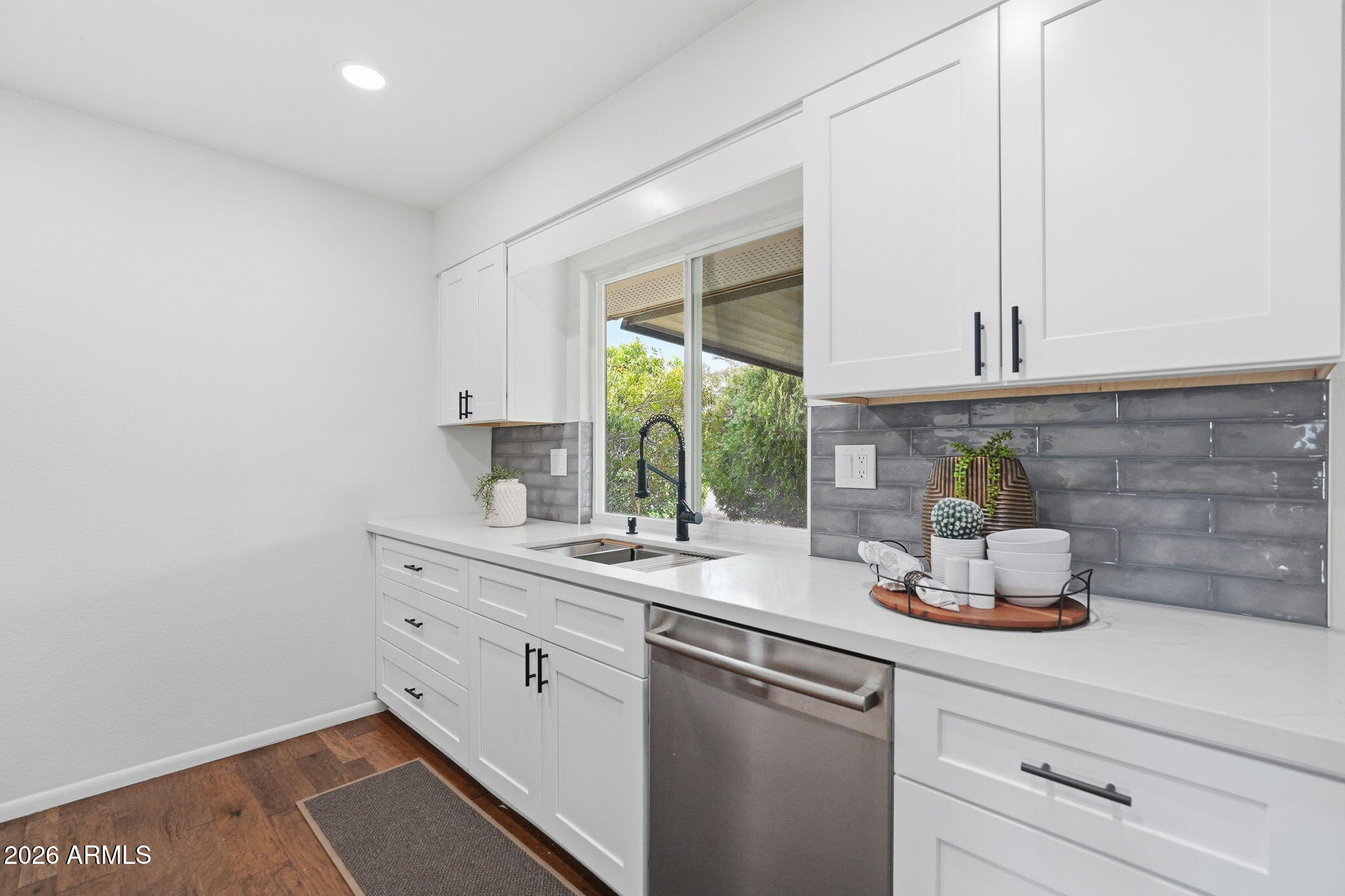 10733 W HUTTON Drive