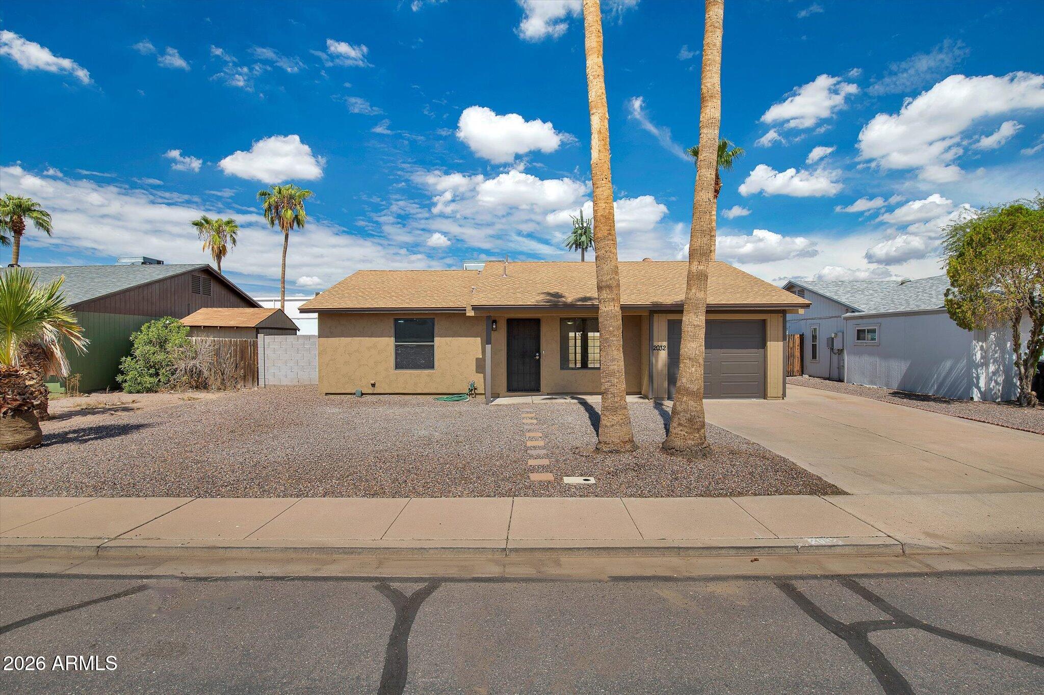 2032 W OBISPO Avenue
