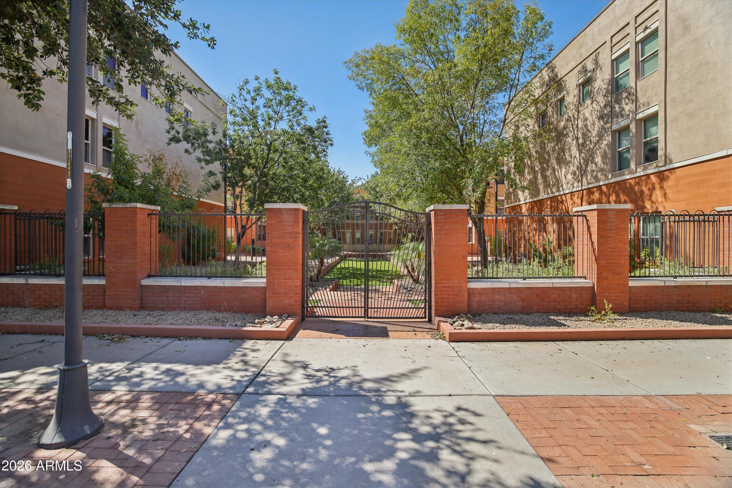 543 W 6TH Street