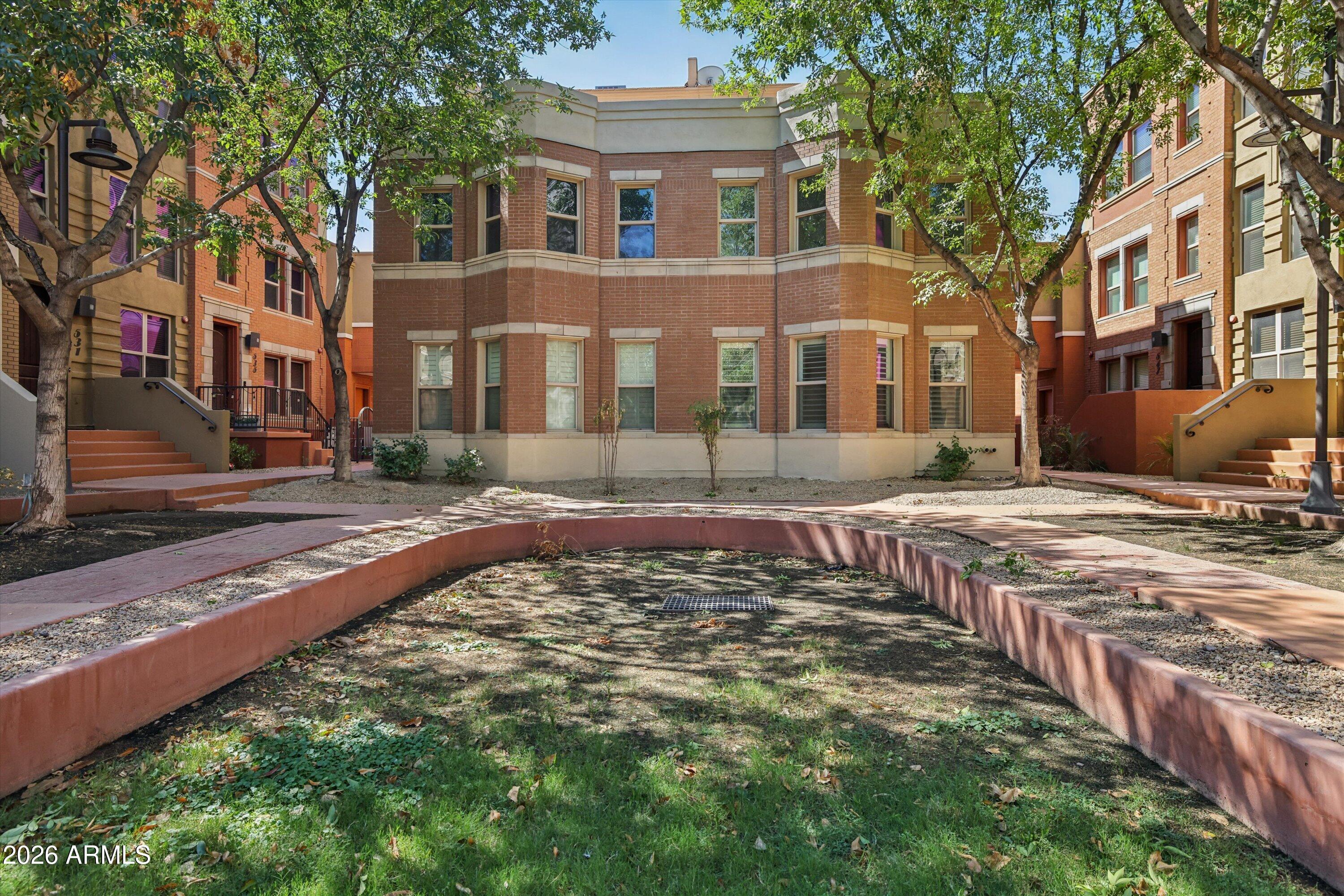 543 W 6TH Street
