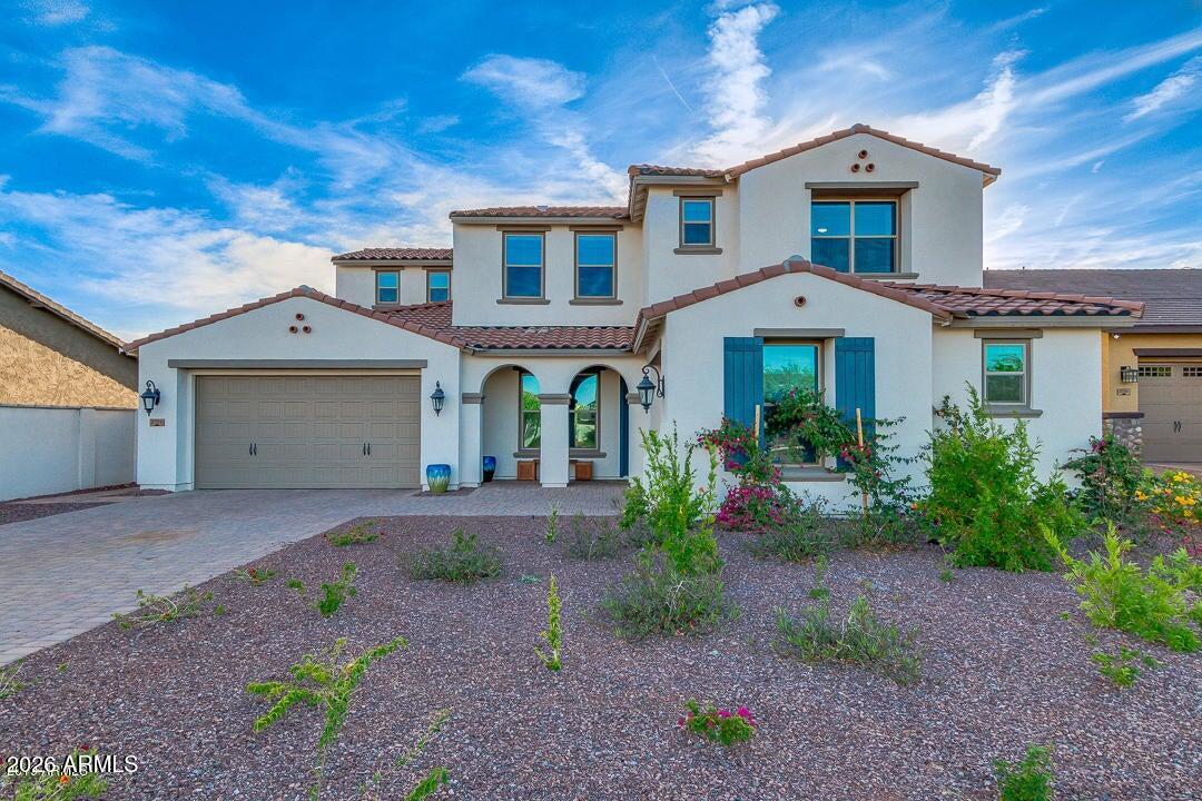 2726 N BEVERLY Place