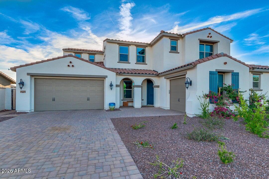 2726 N BEVERLY Place