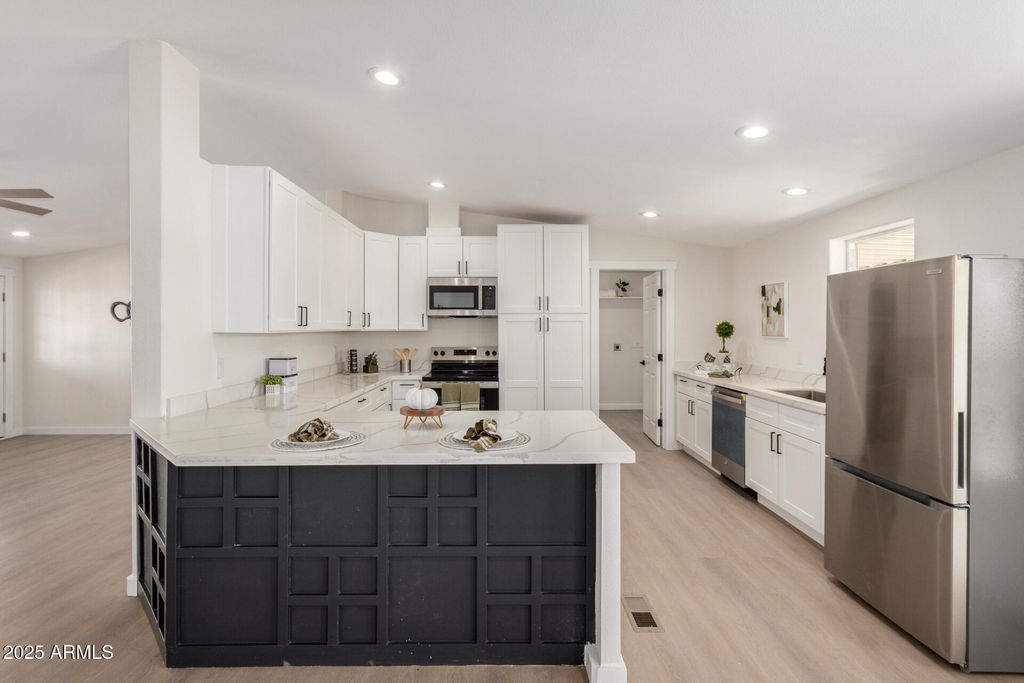 Photo of 81 S Tomahawk Road, Apache Junction, AZ 85119 (MLS # 6927001)