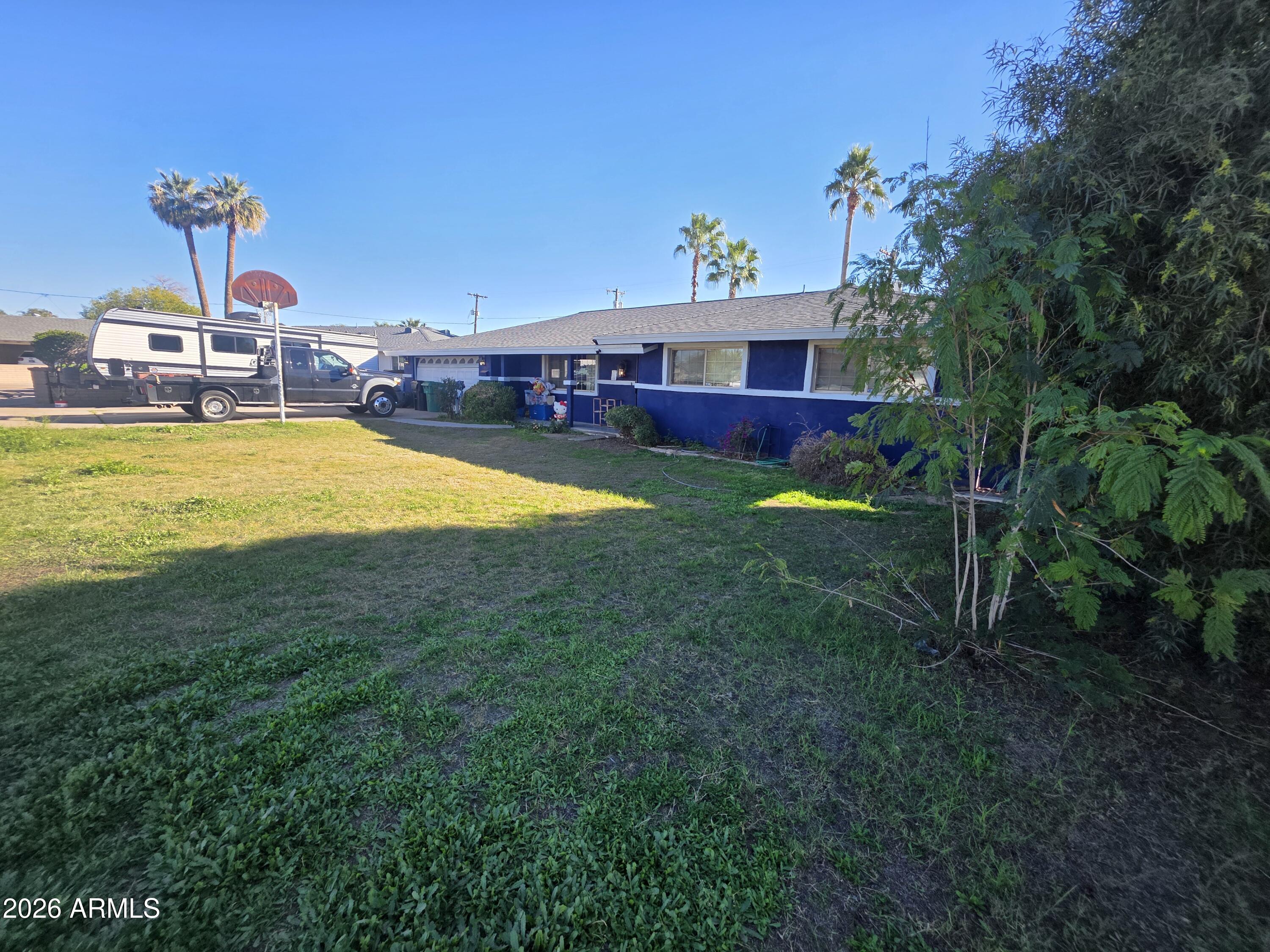 1443 E Pepper Pl Place