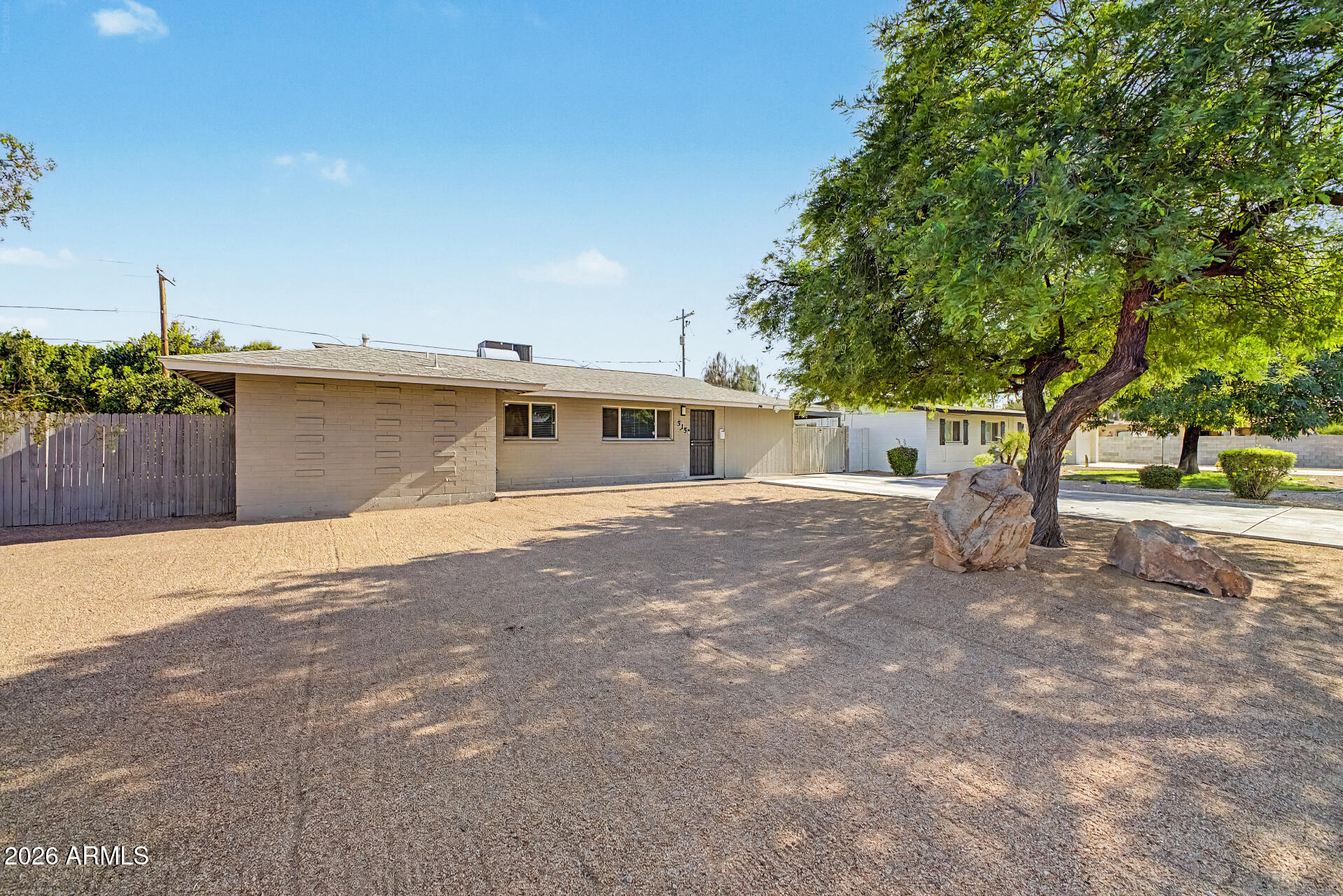 515 E VISTA DEL CERRO Drive