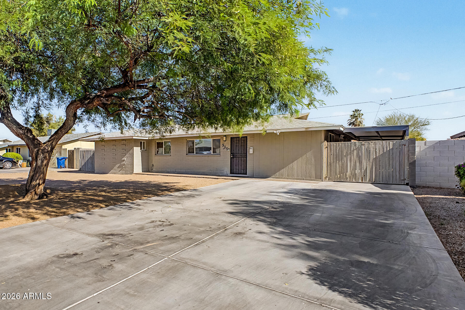515 E VISTA DEL CERRO Drive