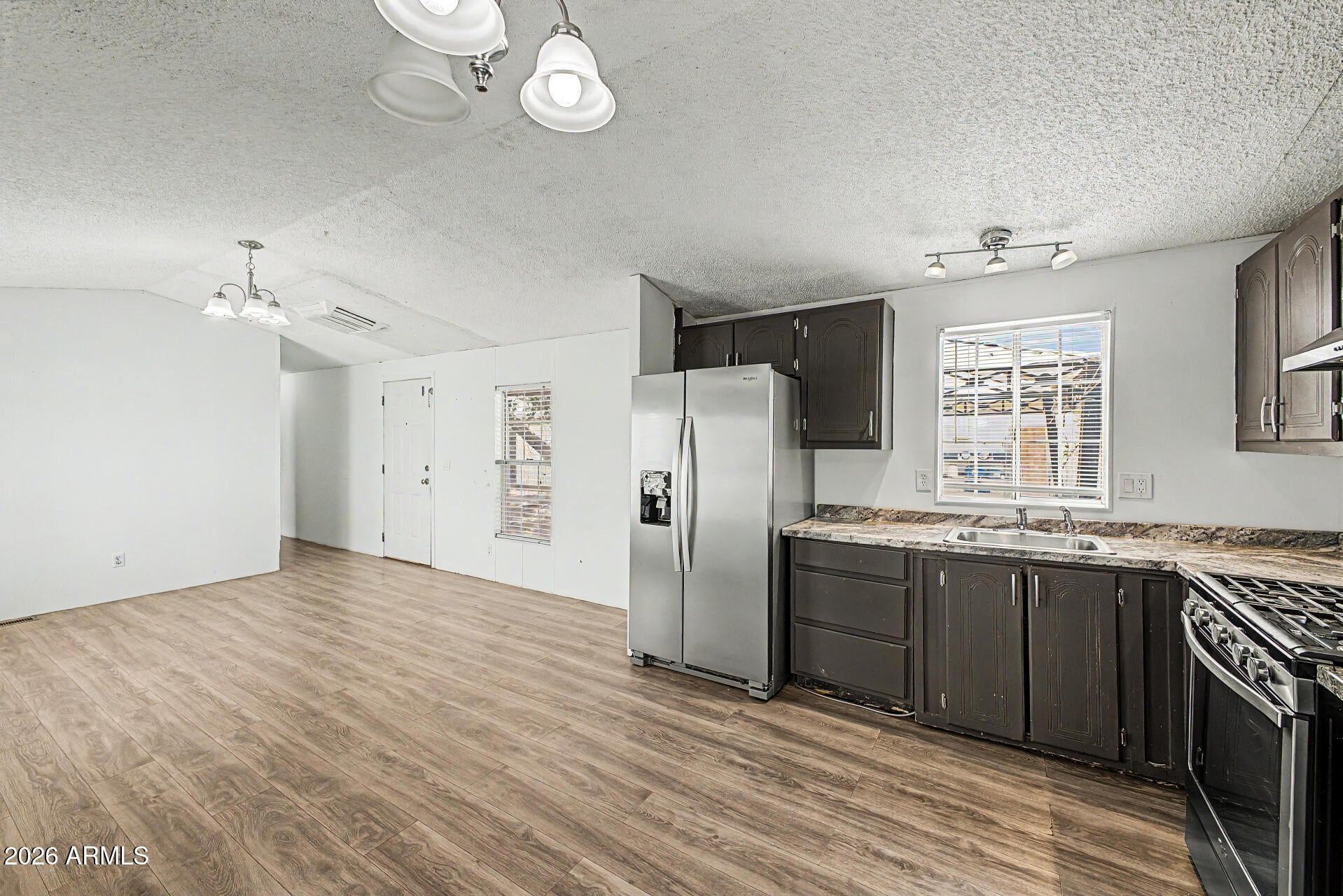 303 E SOUTH MOUNTAIN Avenue 88